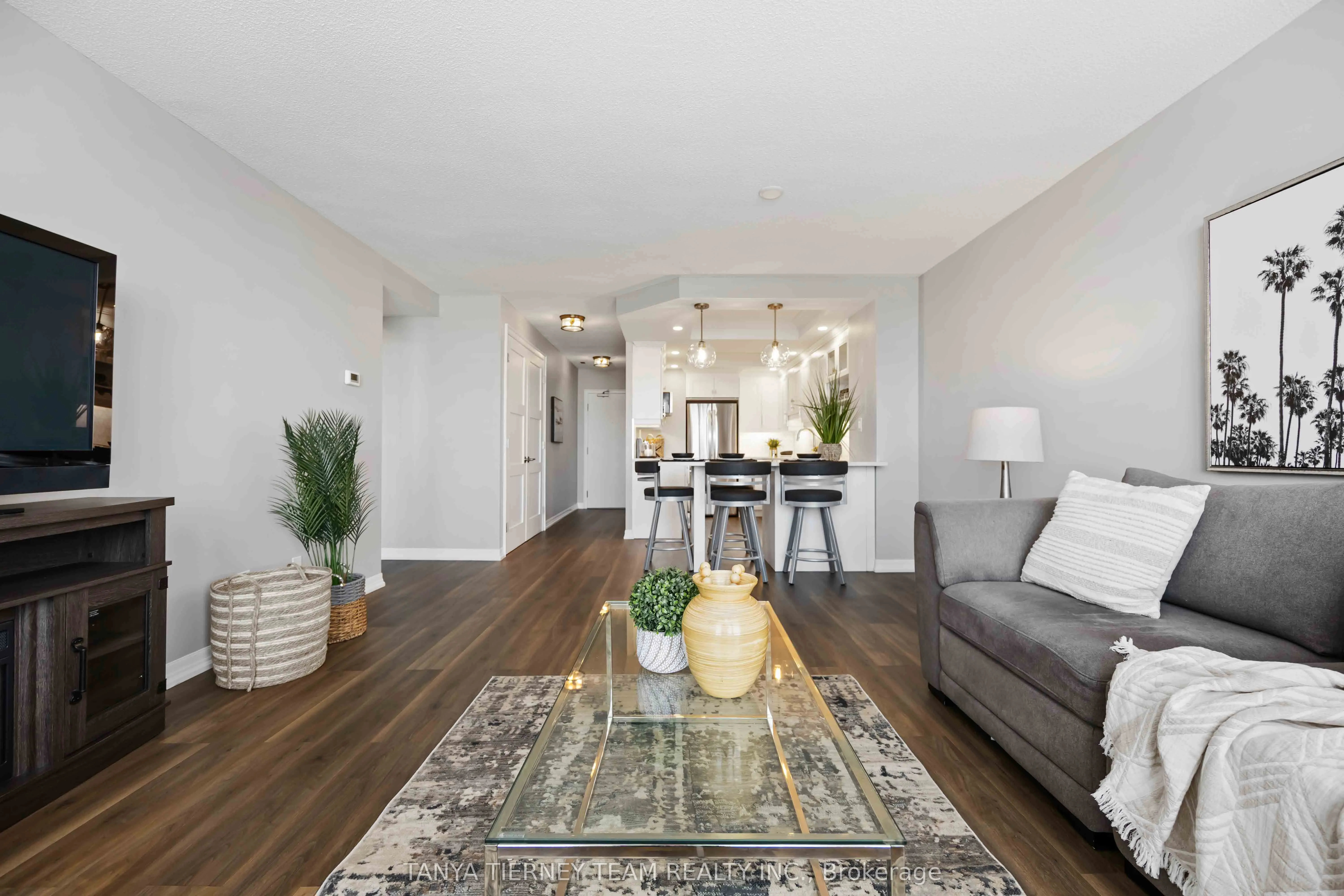 711 Rossland Road E, #1206