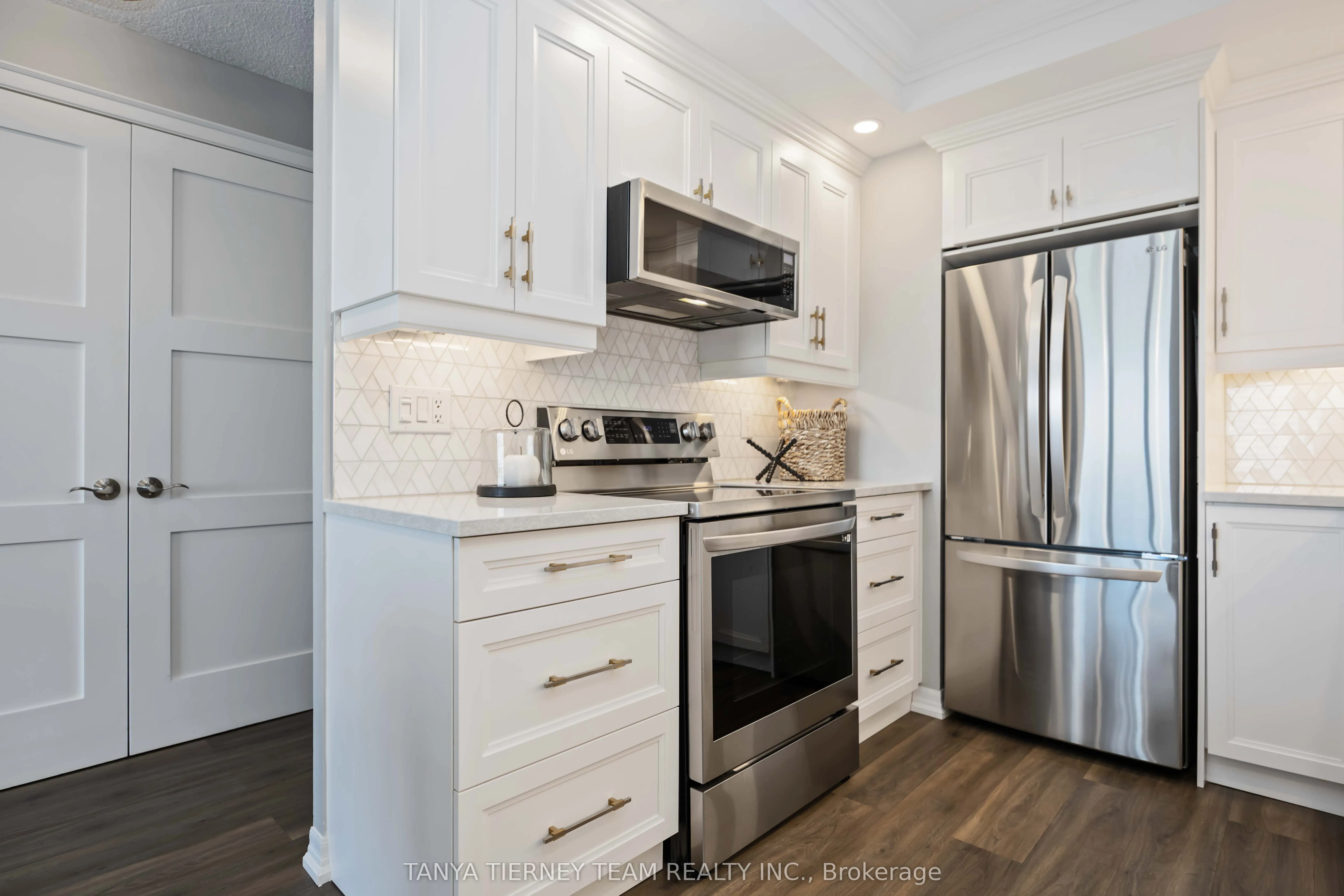 711 Rossland Road E, #1206