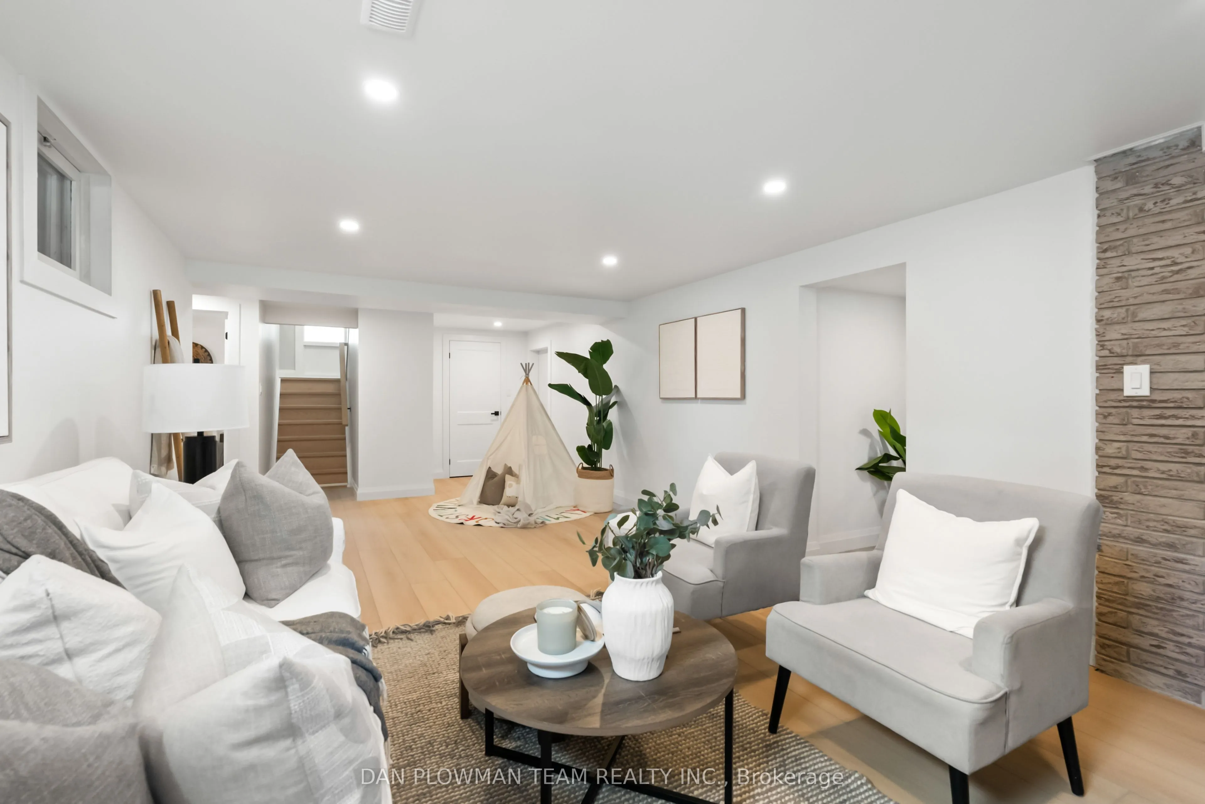 119 Thorncliffe Street