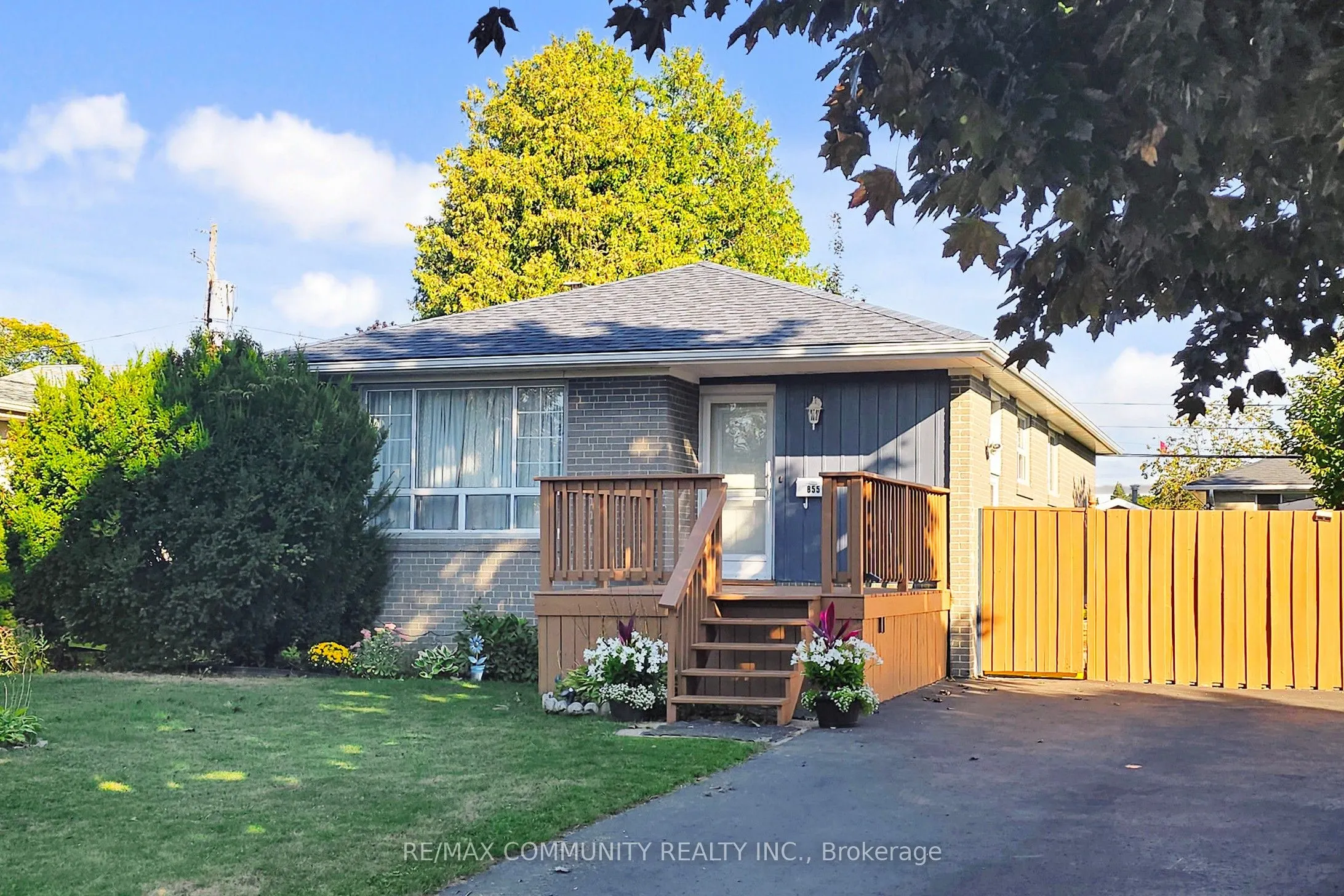 855 Zator Avenue