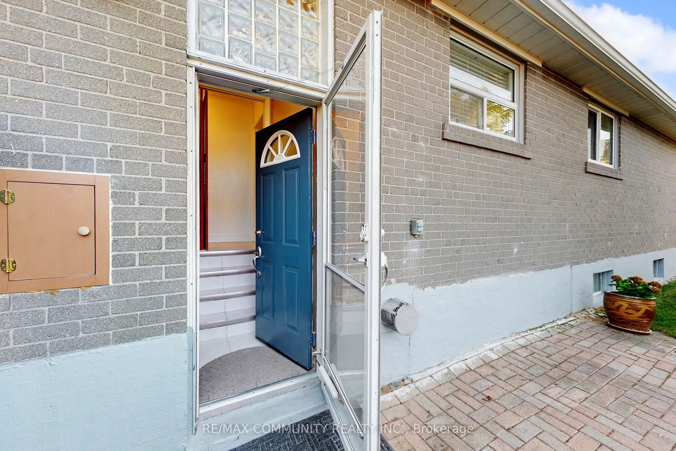855 Zator Avenue