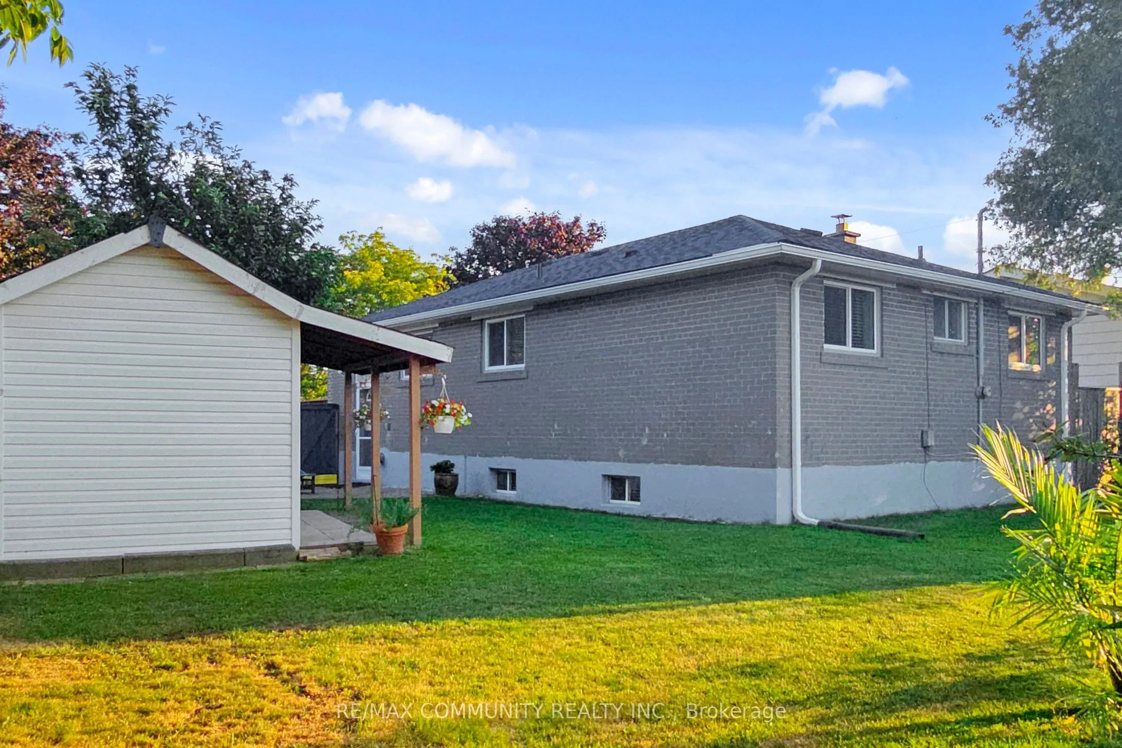 855 Zator Avenue