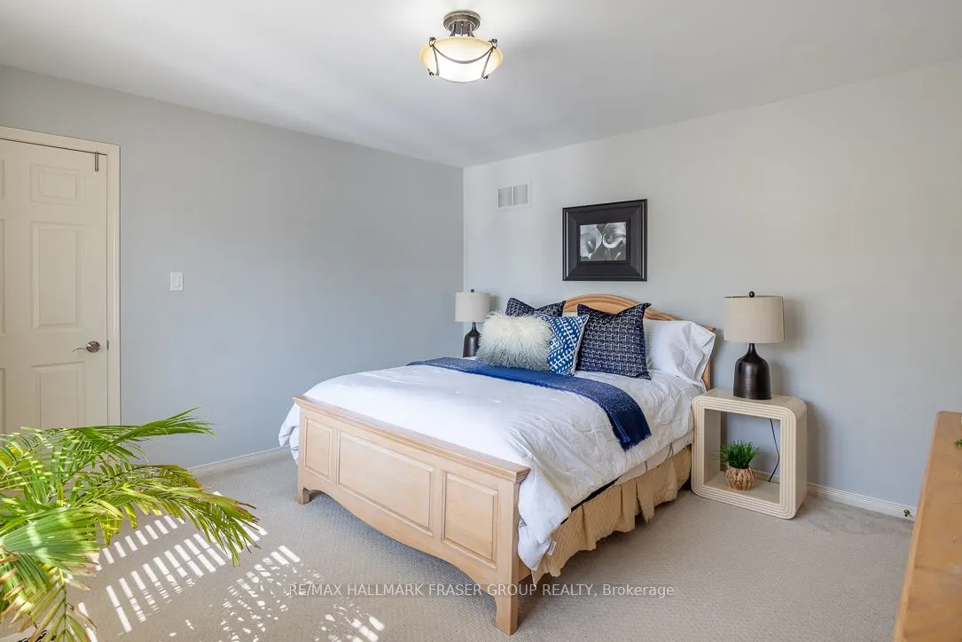 10 Weston Crescent