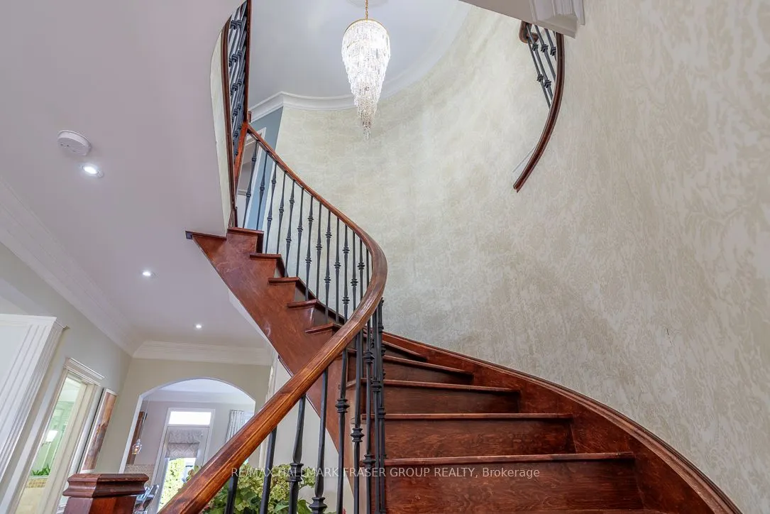 10 Weston Crescent