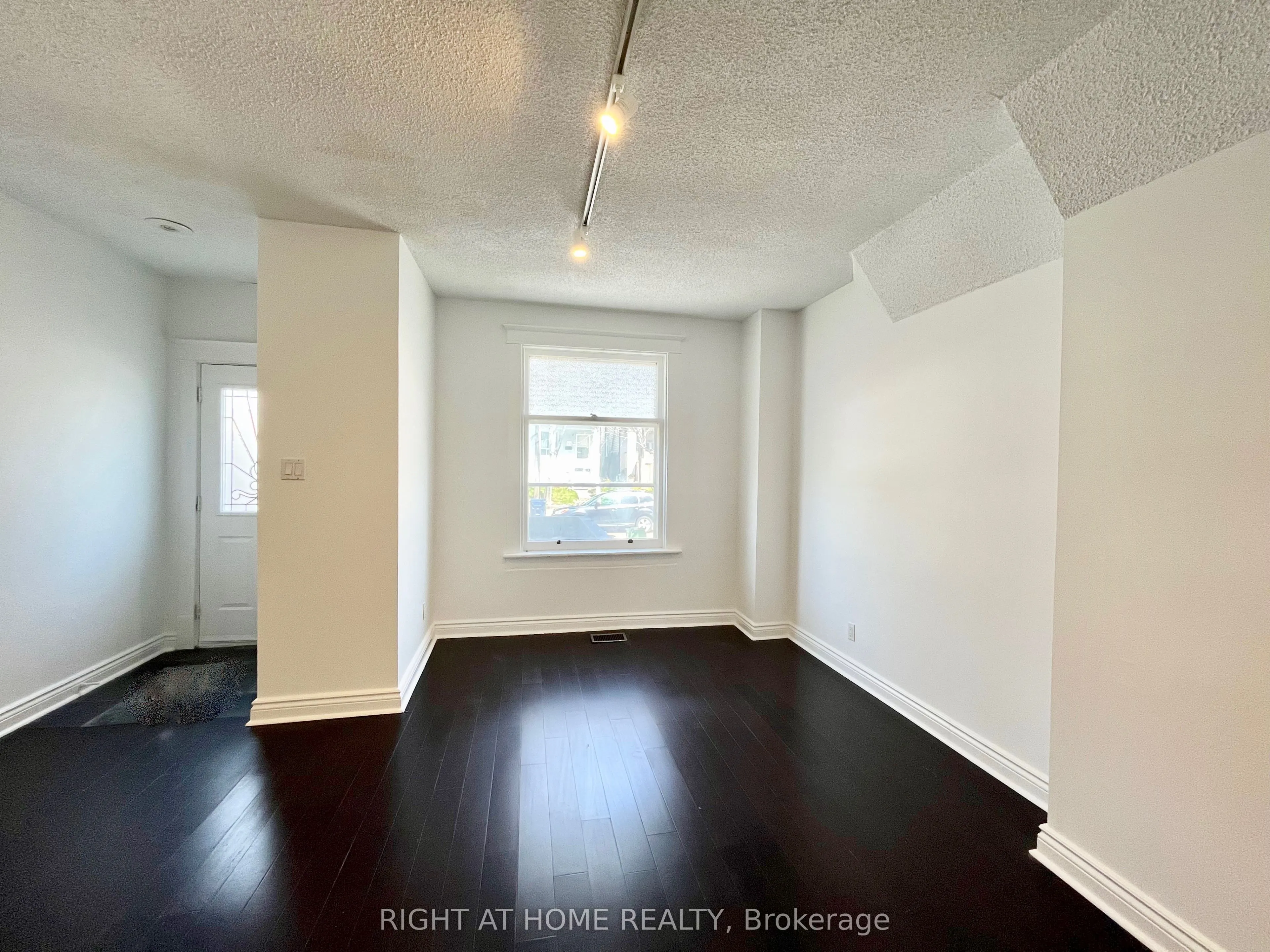 75 Dingwall Avenue