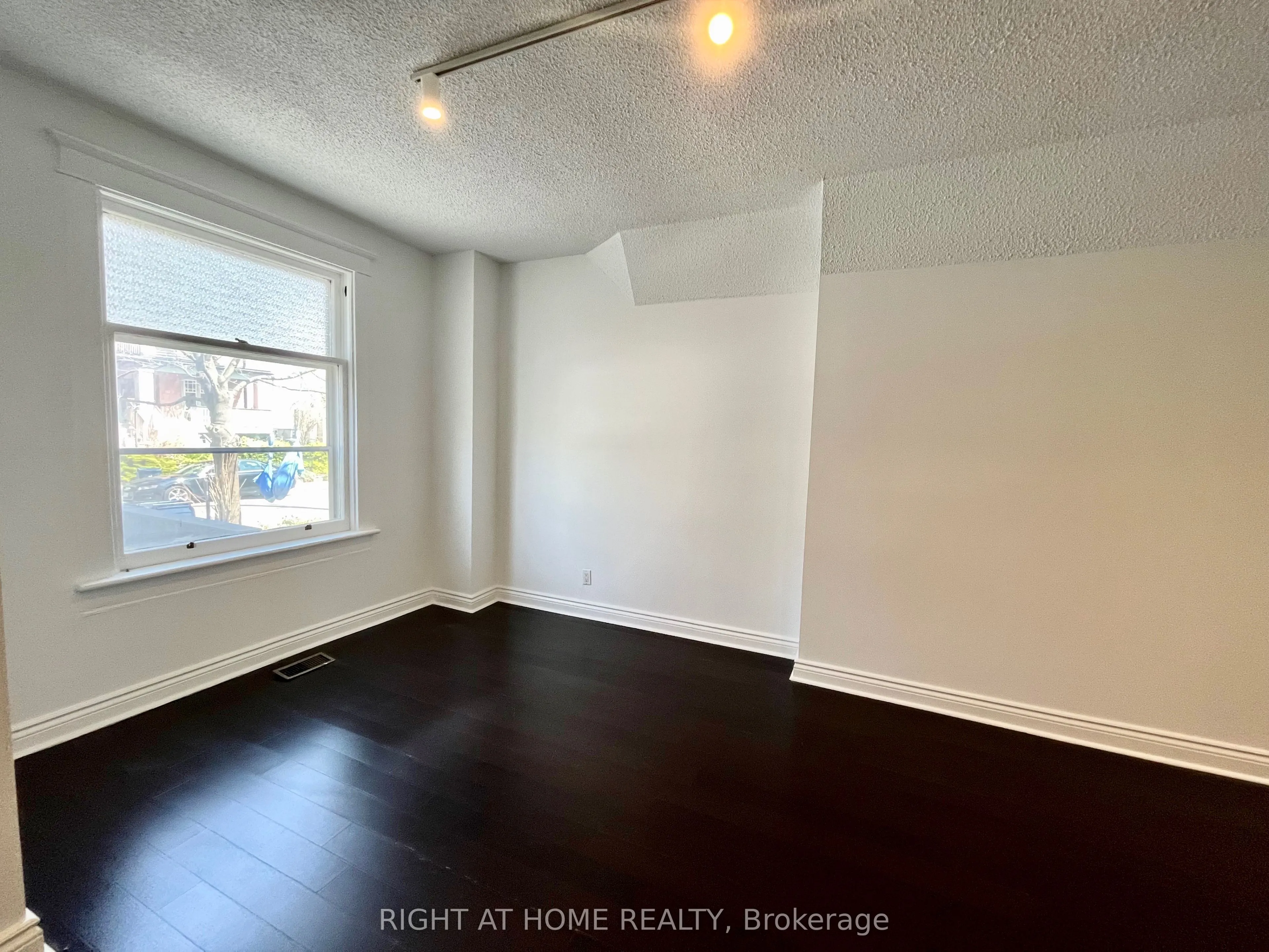 75 Dingwall Avenue