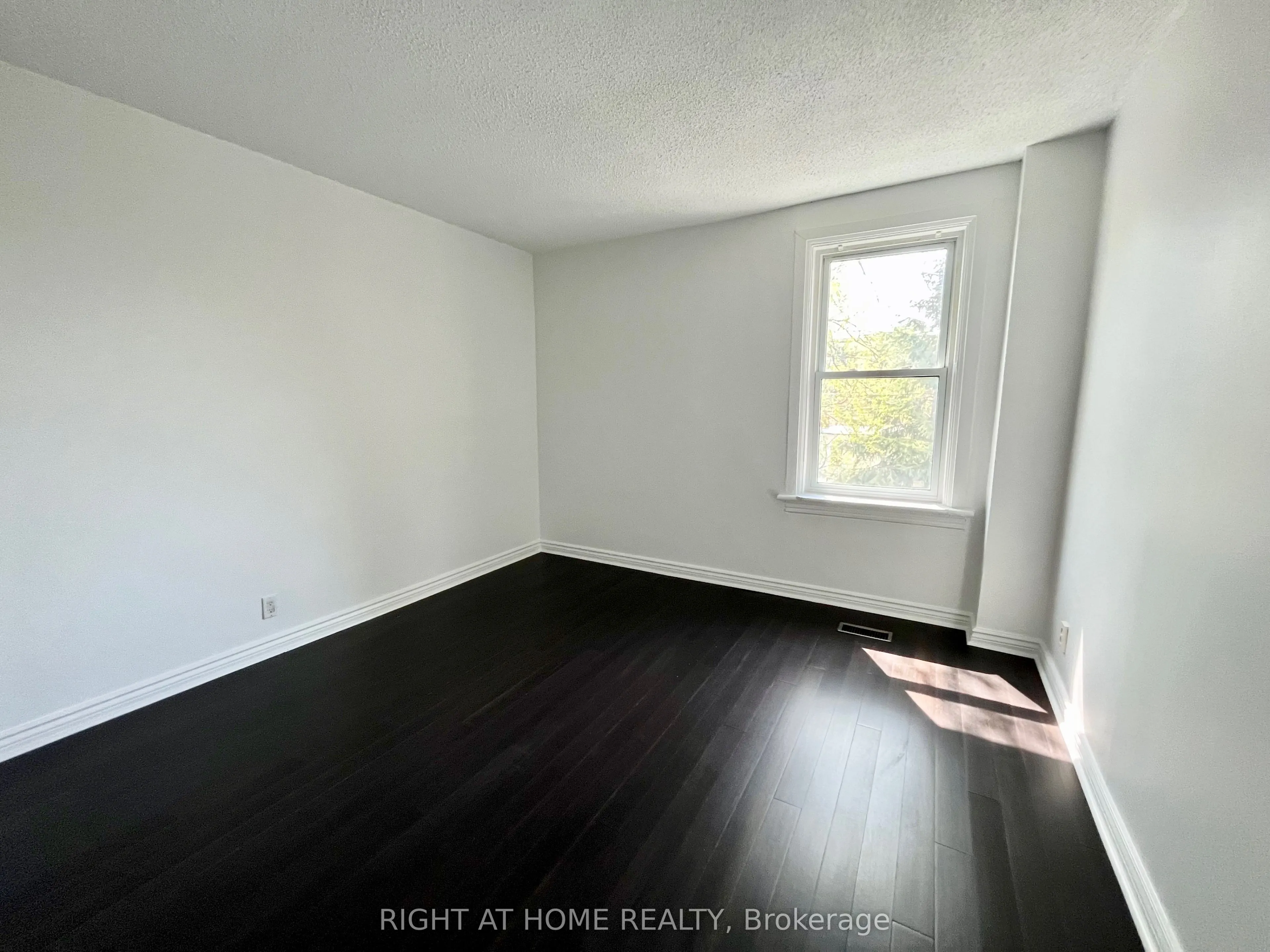 75 Dingwall Avenue