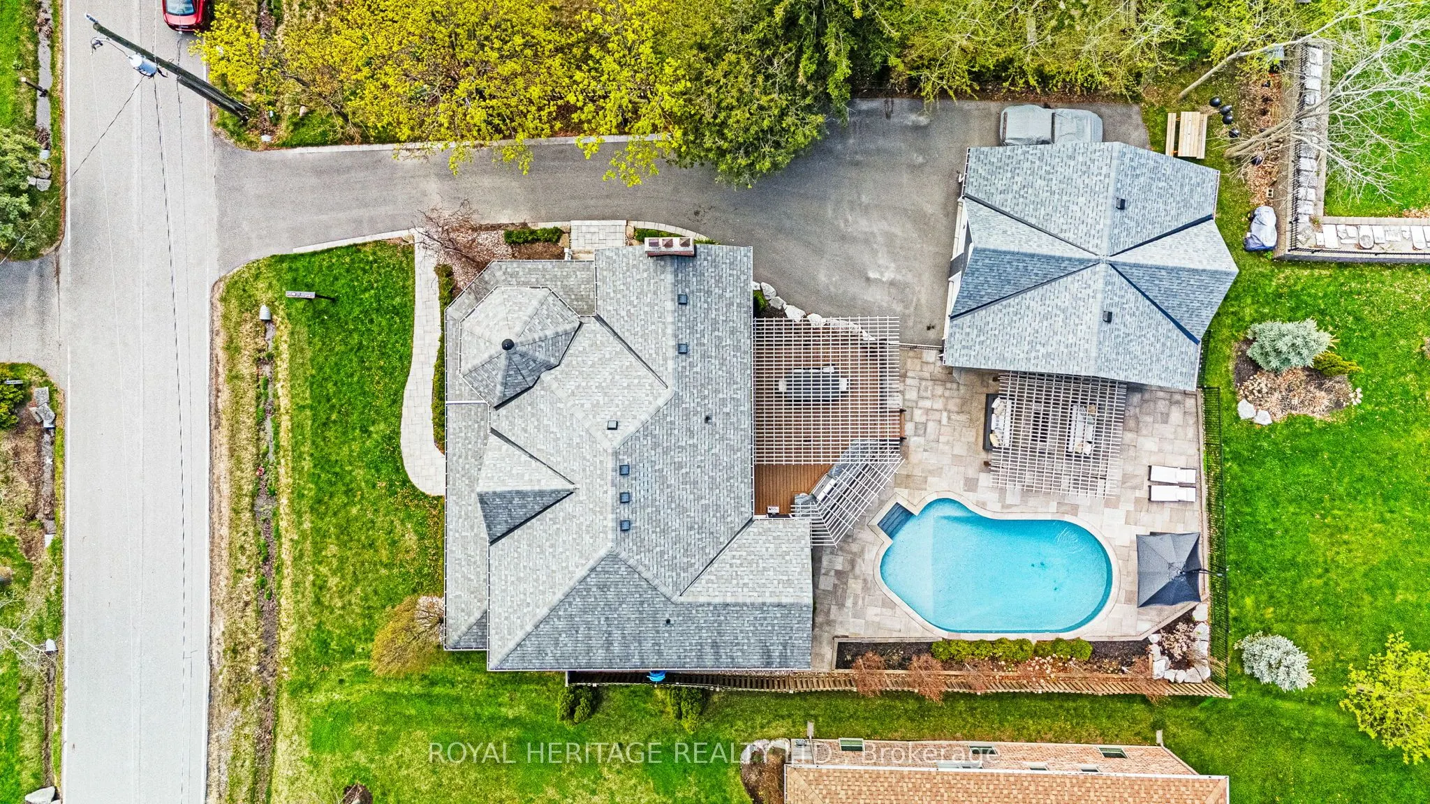 5016 Barber Street E