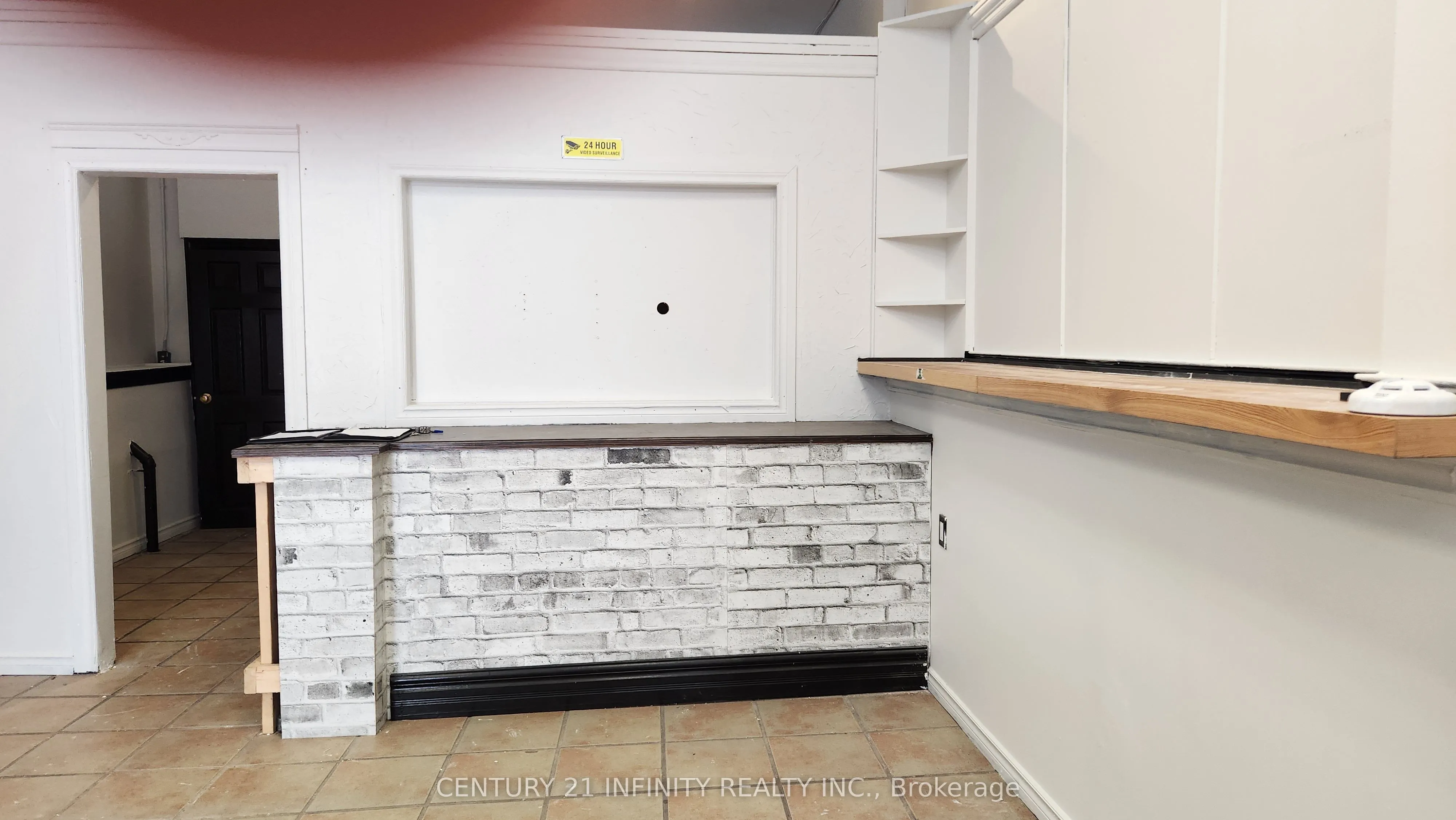 142 Simcoe Street S