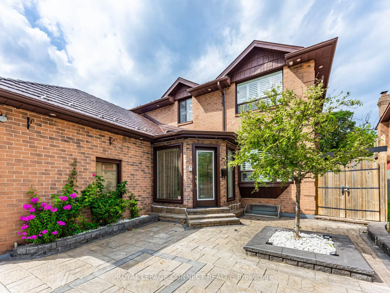 642 Sheppard Avenue