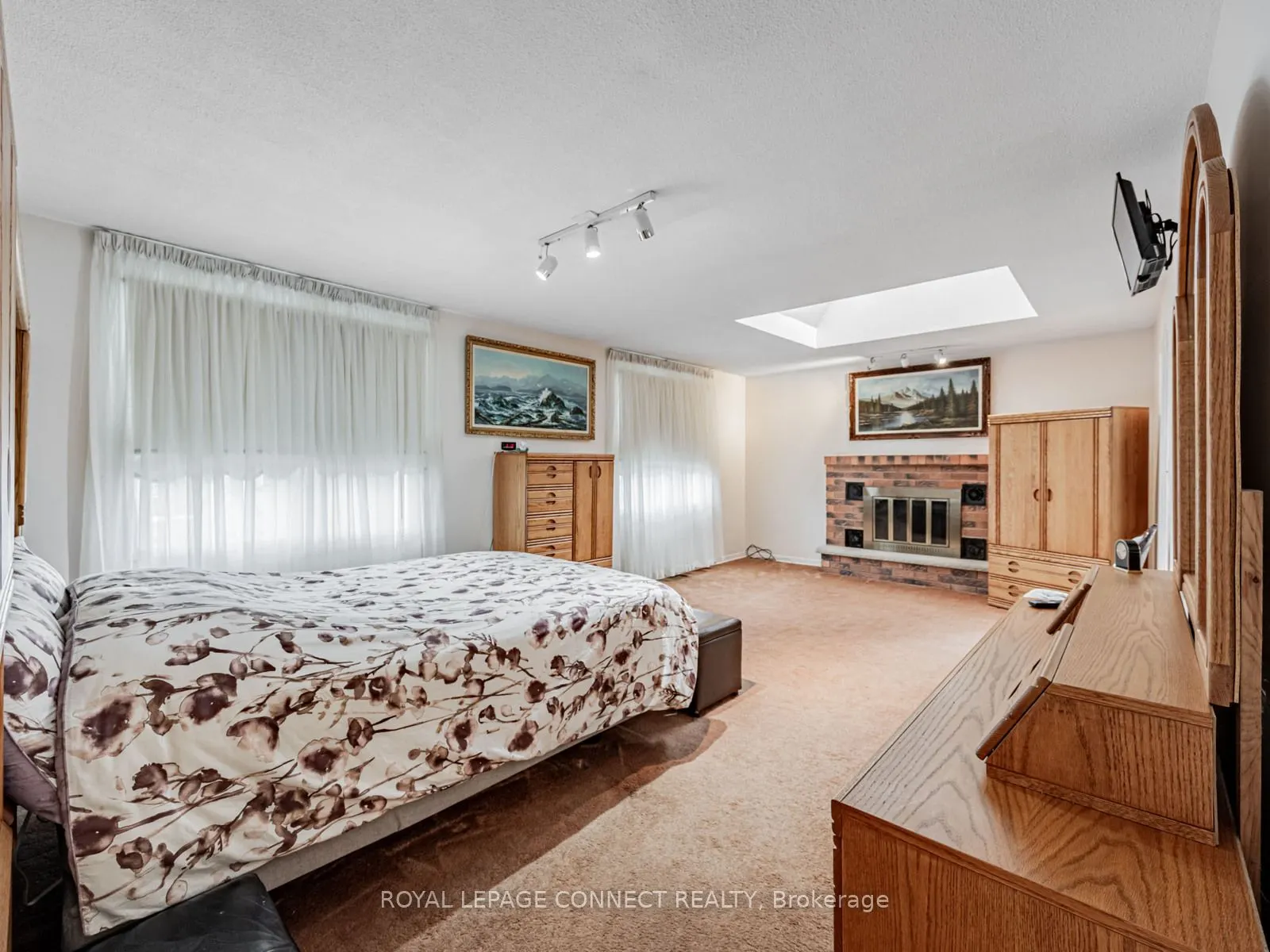 642 Sheppard Avenue