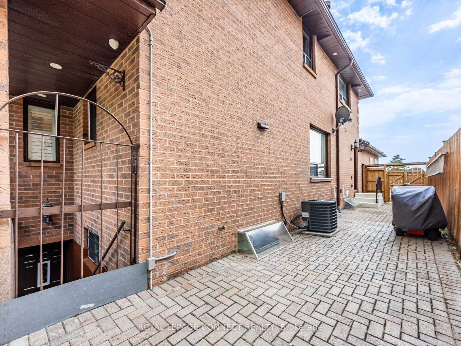 642 Sheppard Avenue