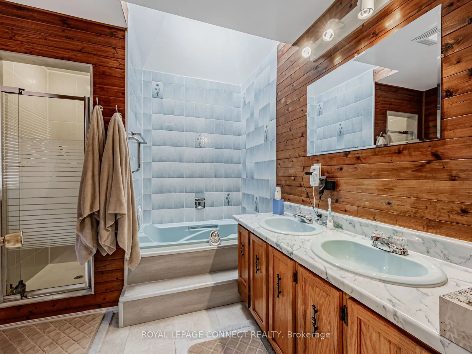 642 Sheppard Avenue