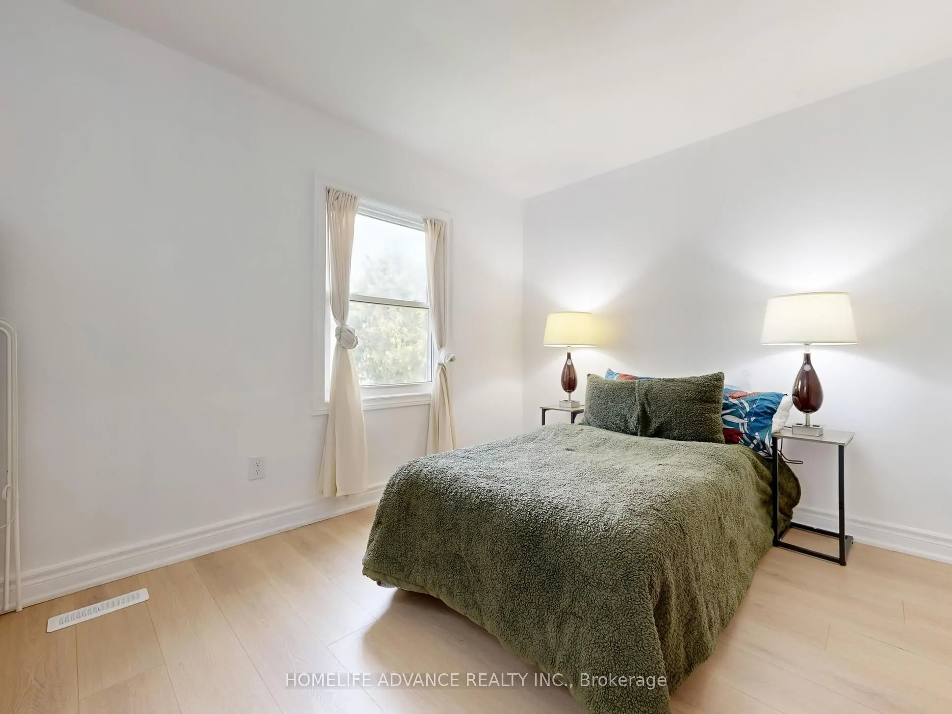 75 Mossbrook Crescent