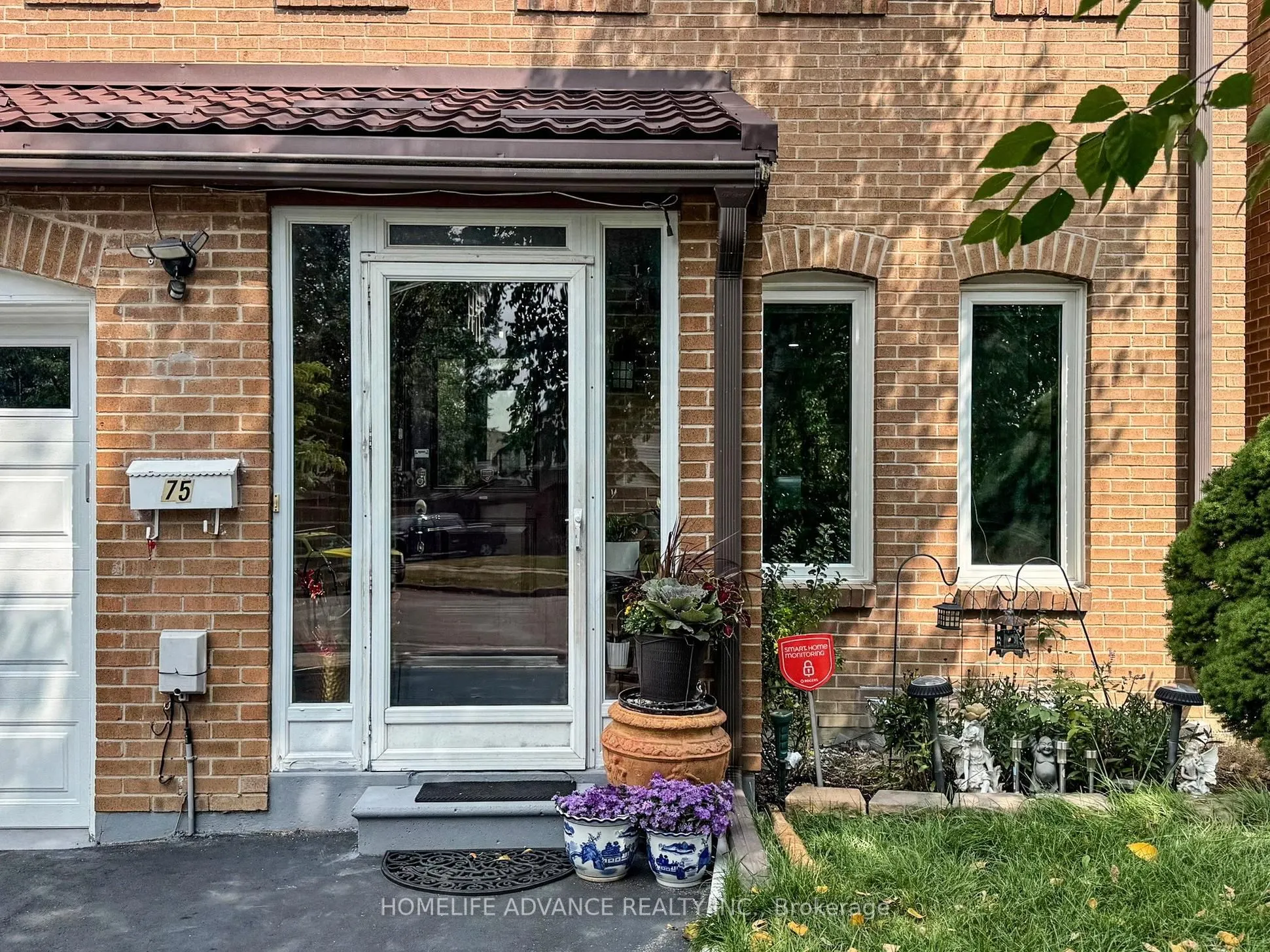 75 Mossbrook Crescent
