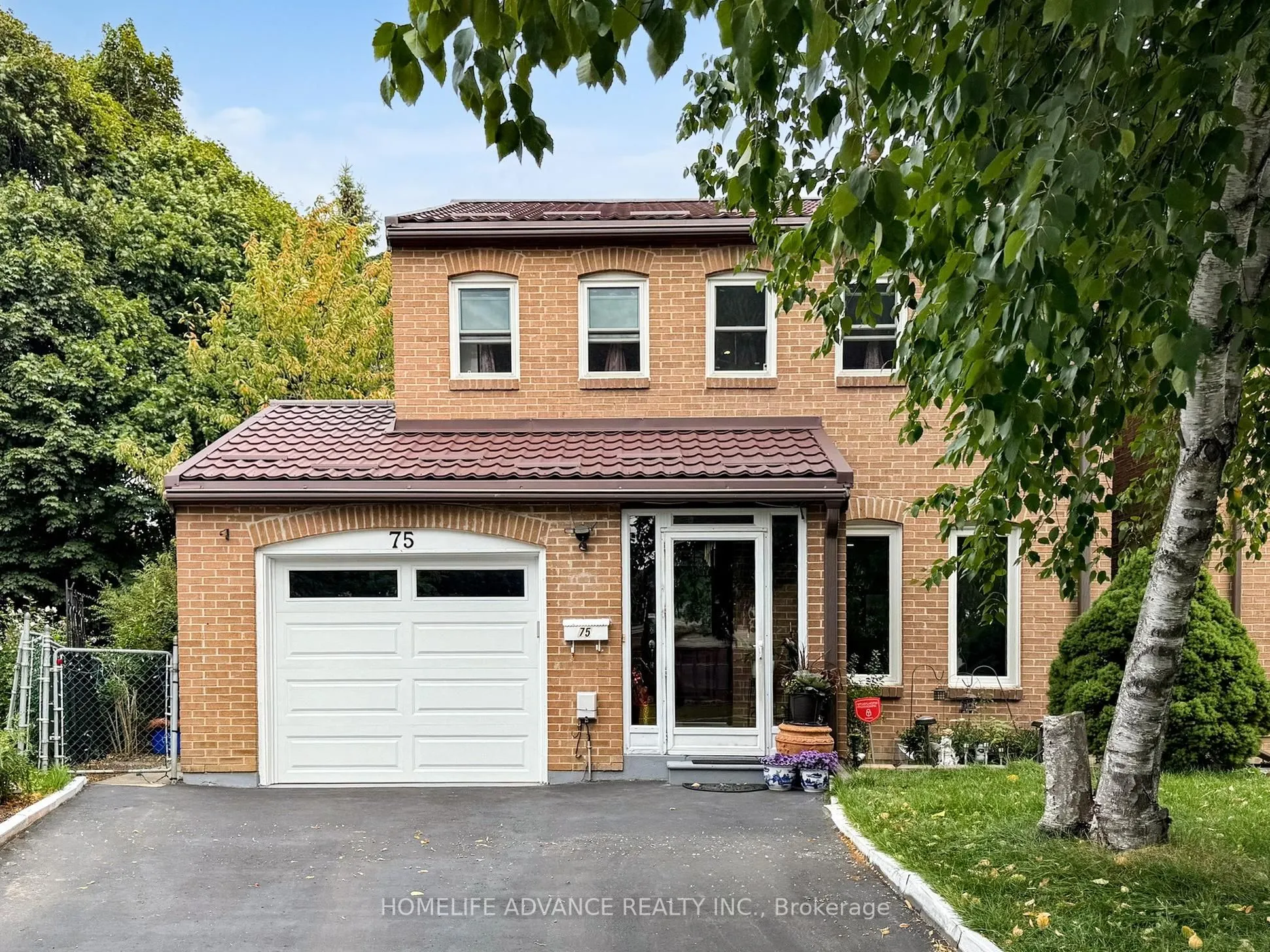 75 Mossbrook Crescent