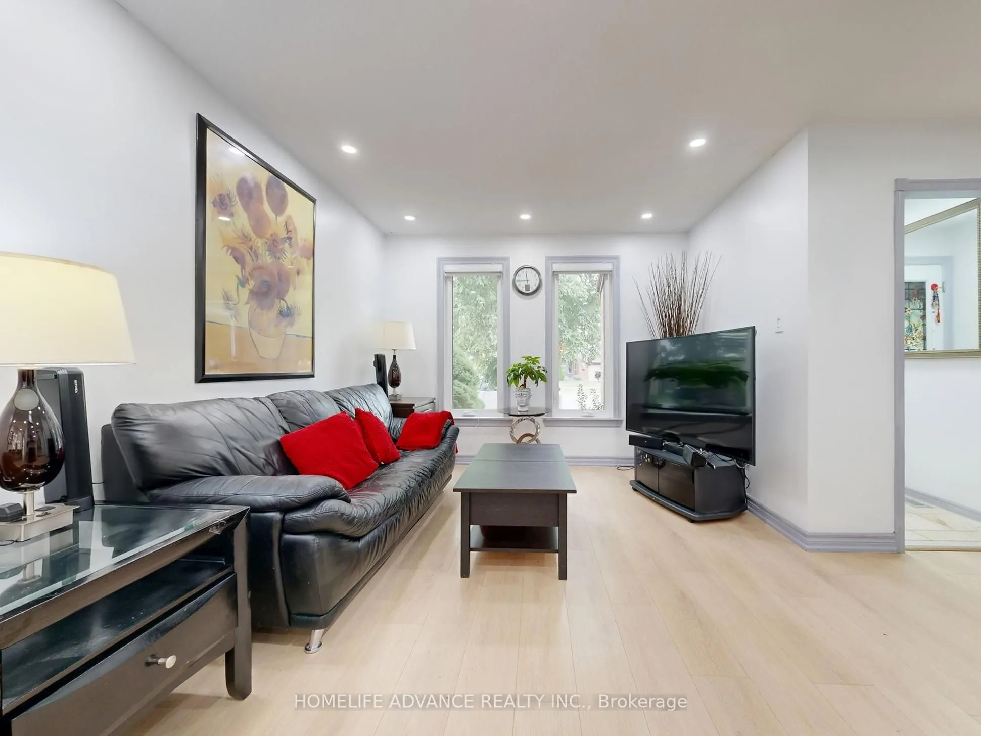 75 Mossbrook Crescent