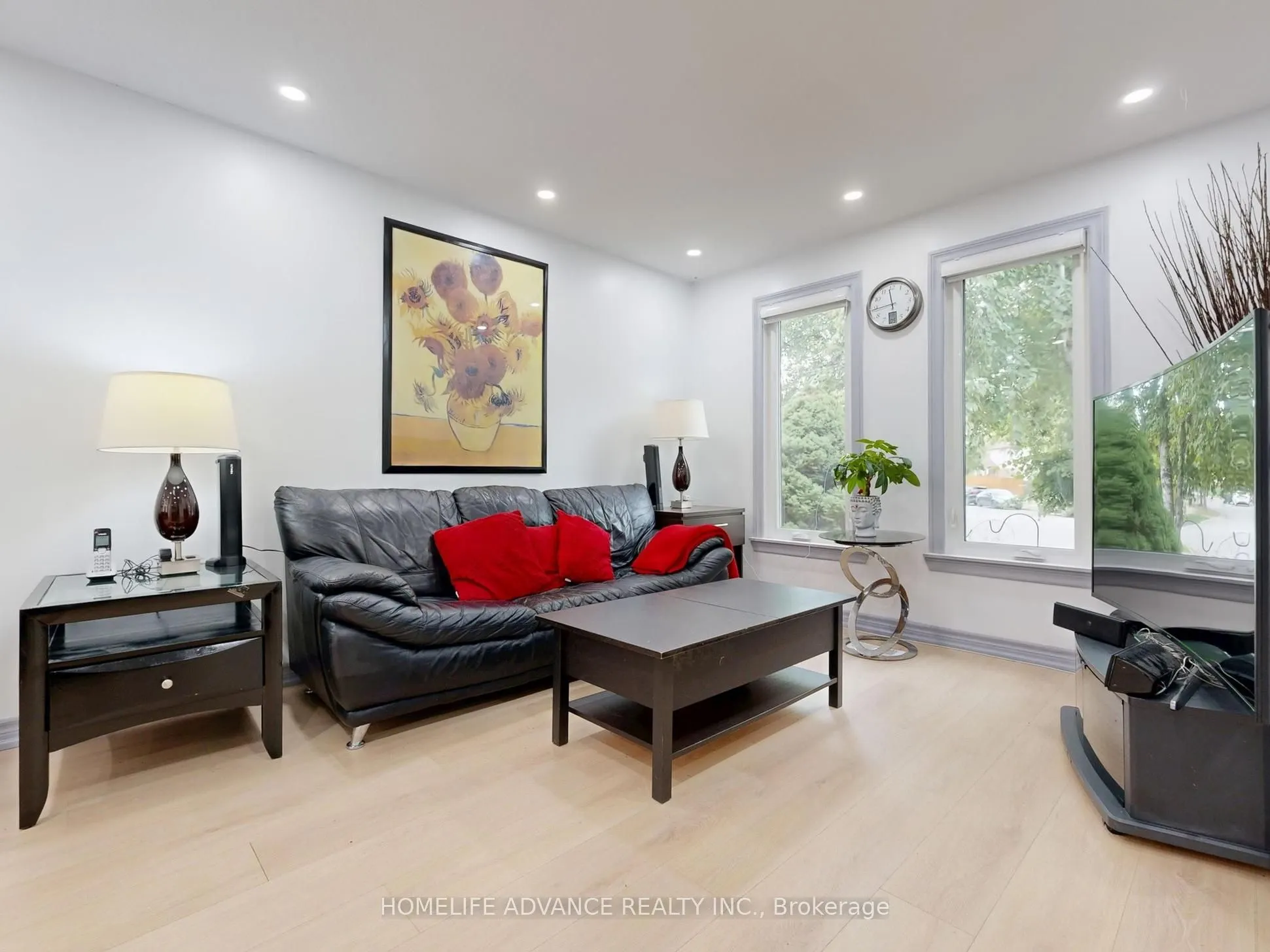 75 Mossbrook Crescent