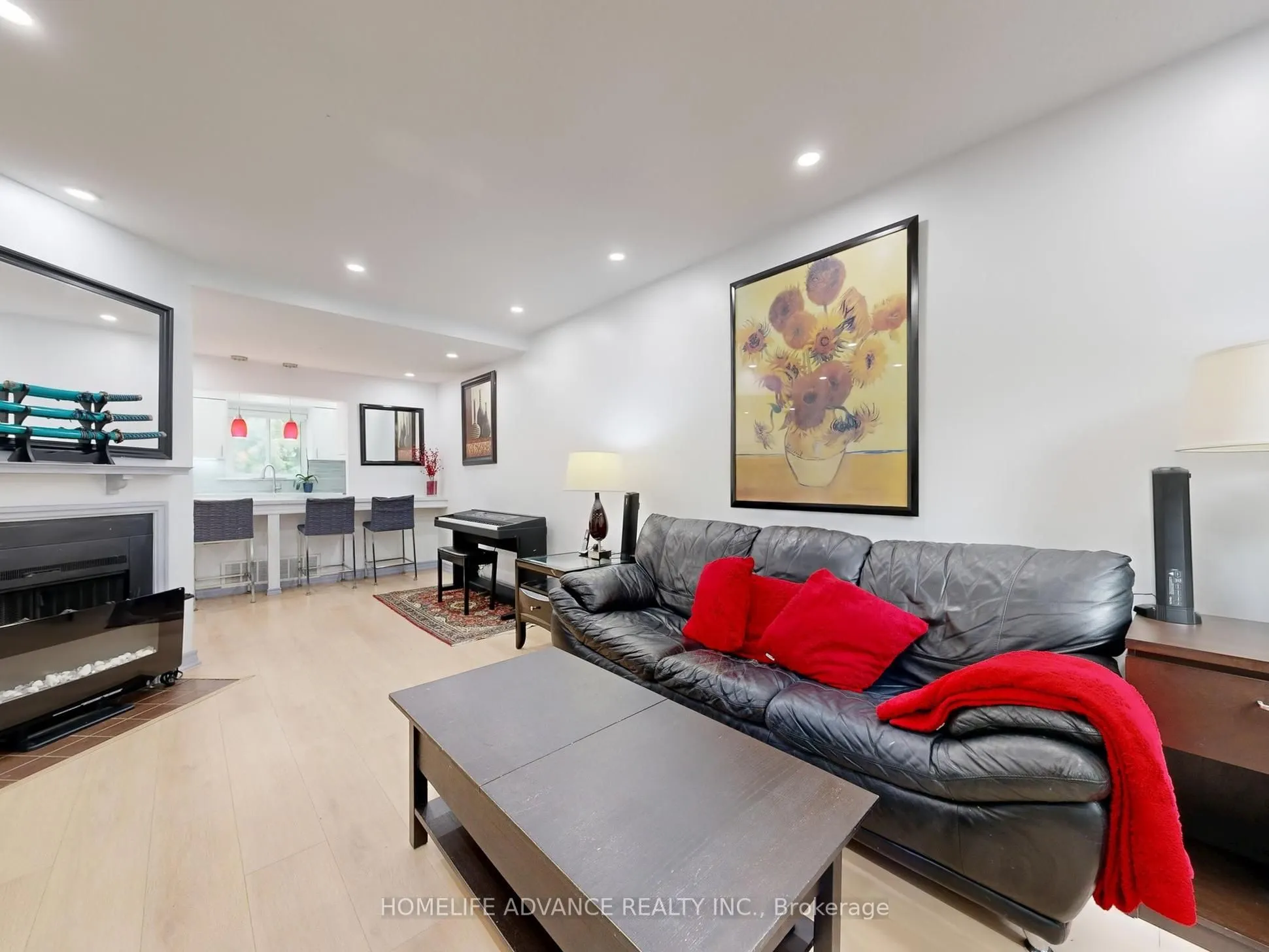 75 Mossbrook Crescent