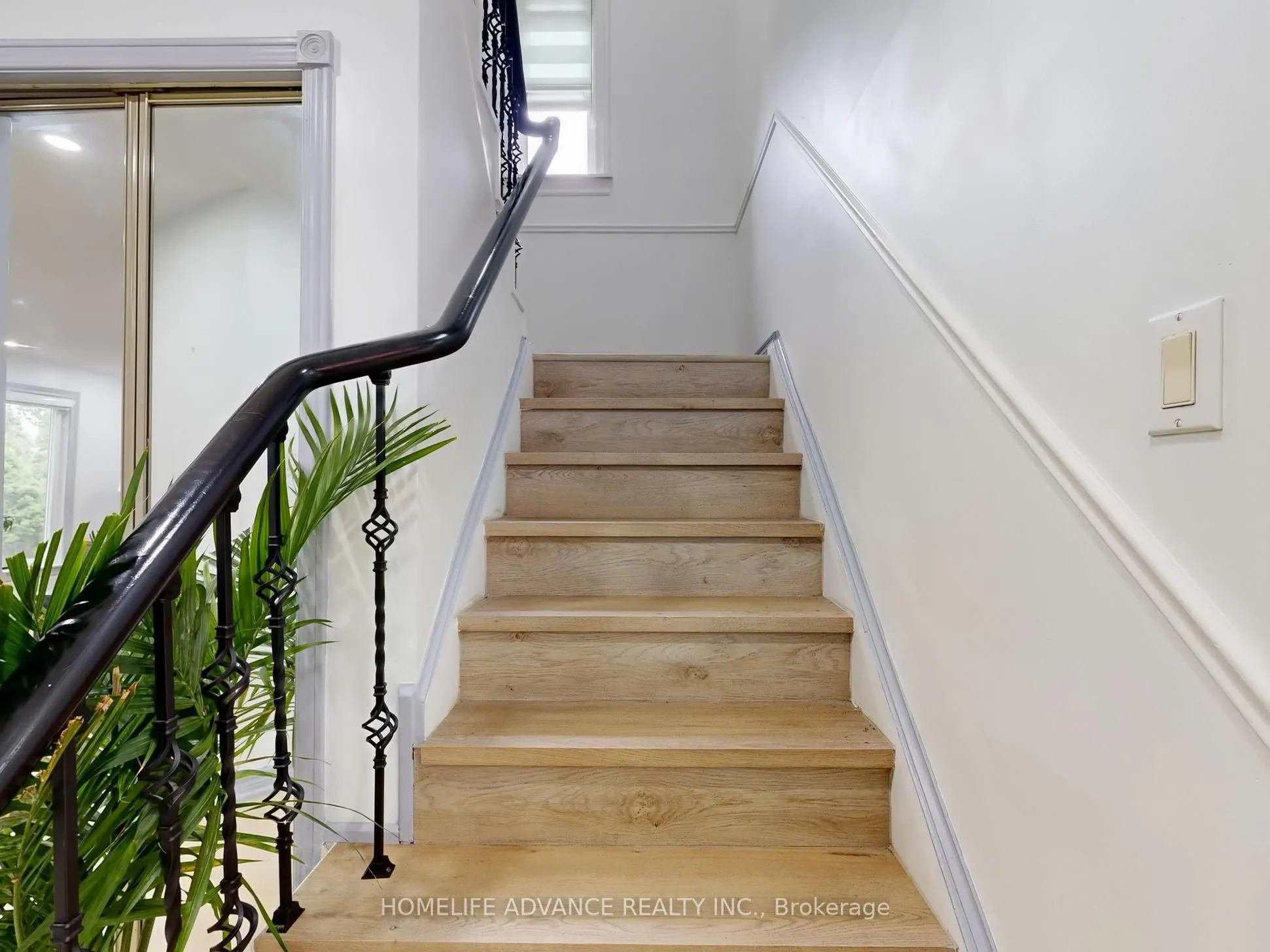 75 Mossbrook Crescent