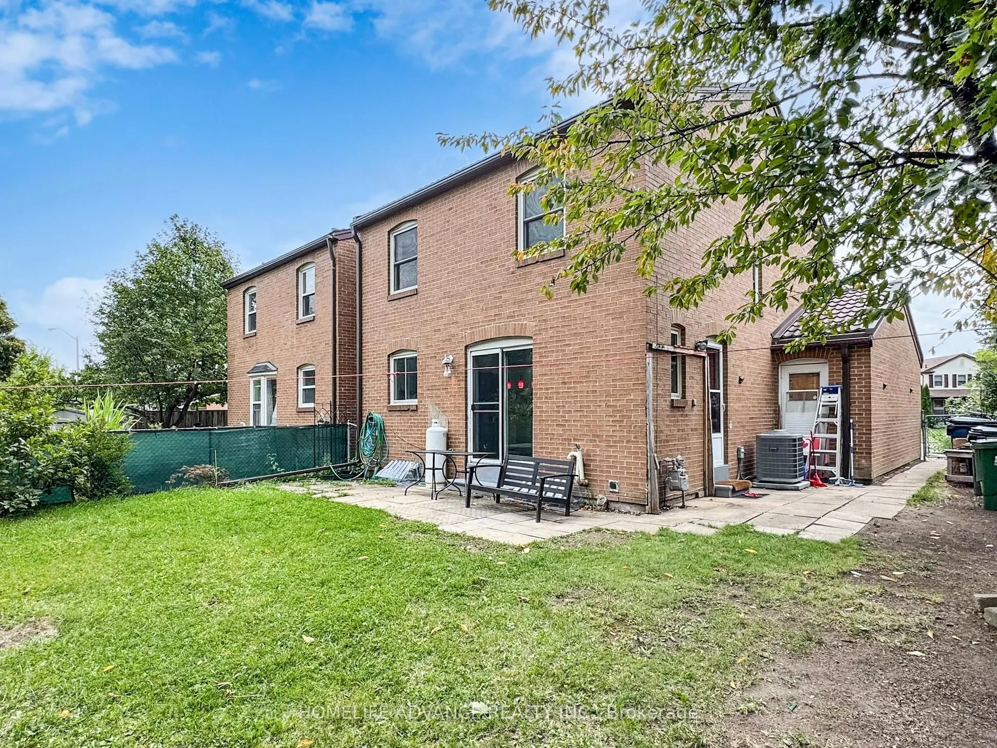 75 Mossbrook Crescent