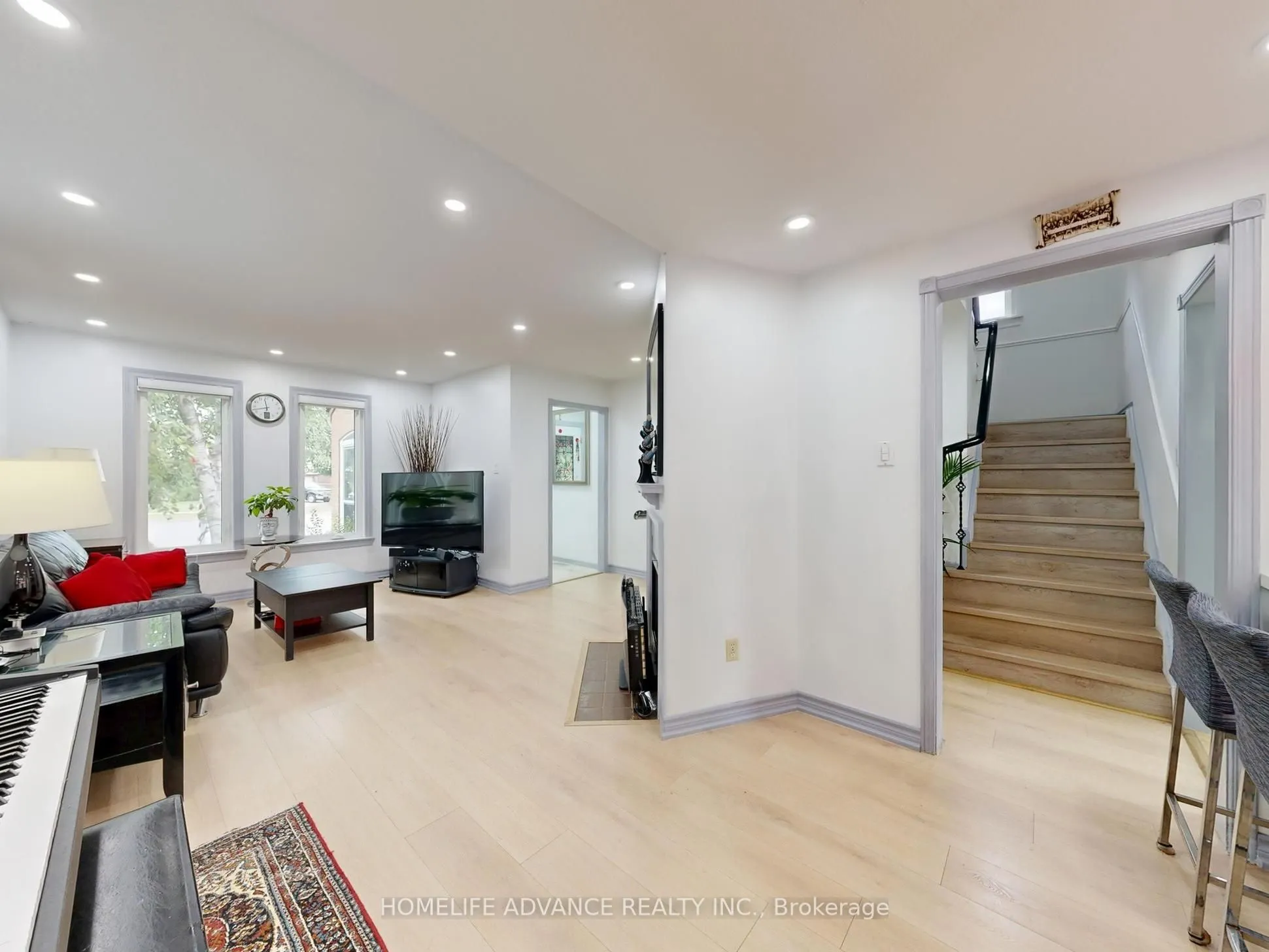 75 Mossbrook Crescent