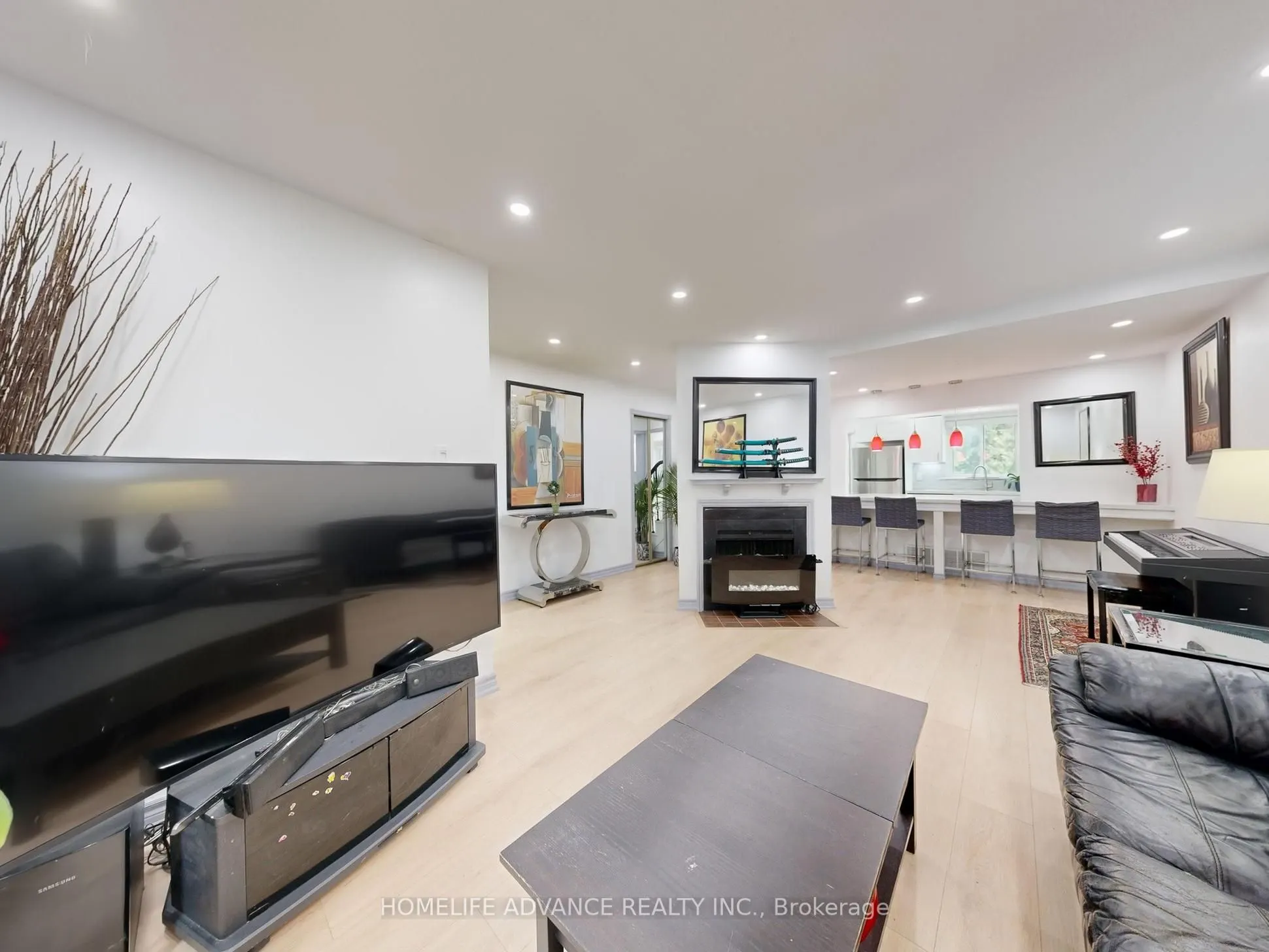 75 Mossbrook Crescent