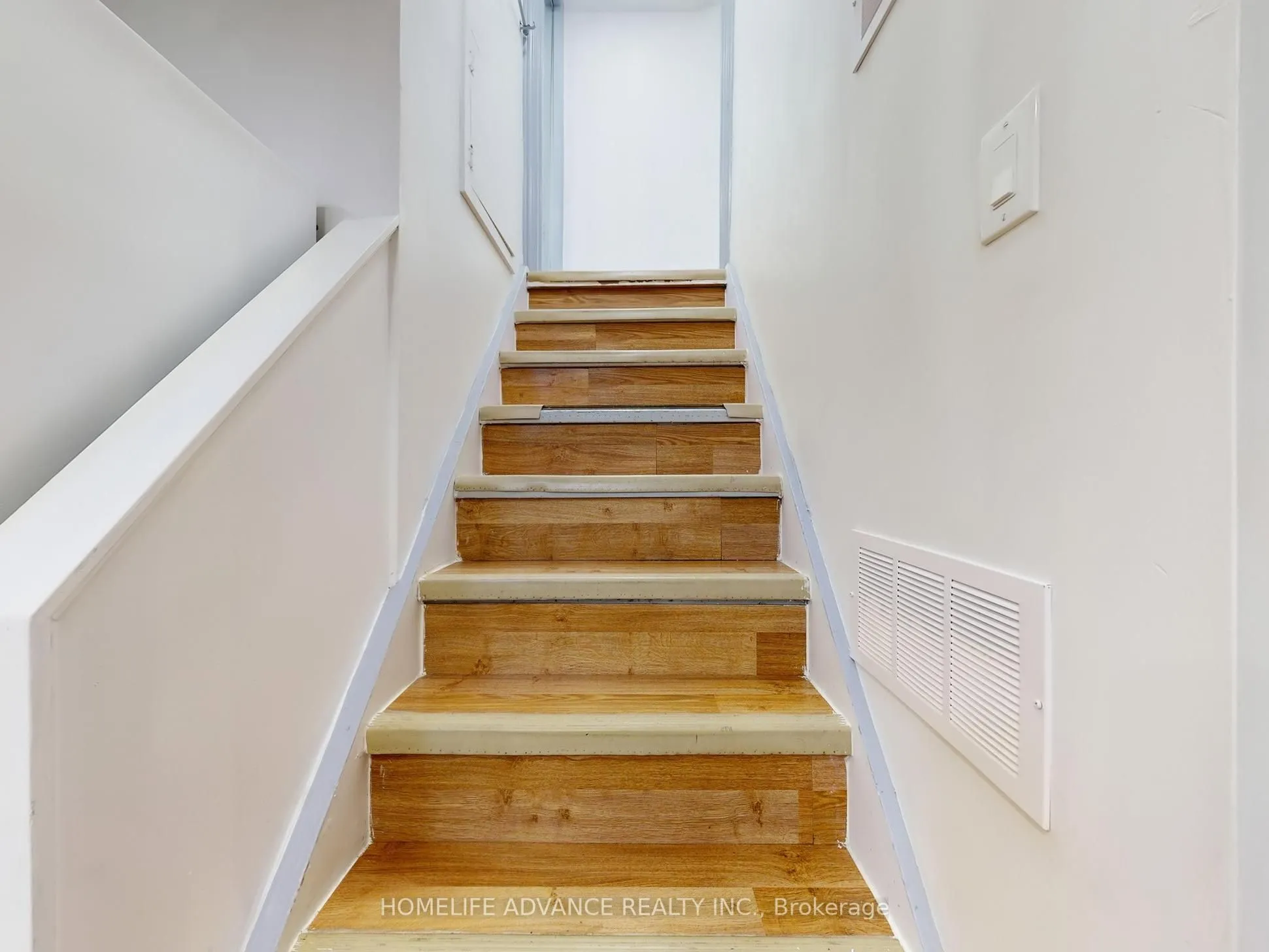 75 Mossbrook Crescent