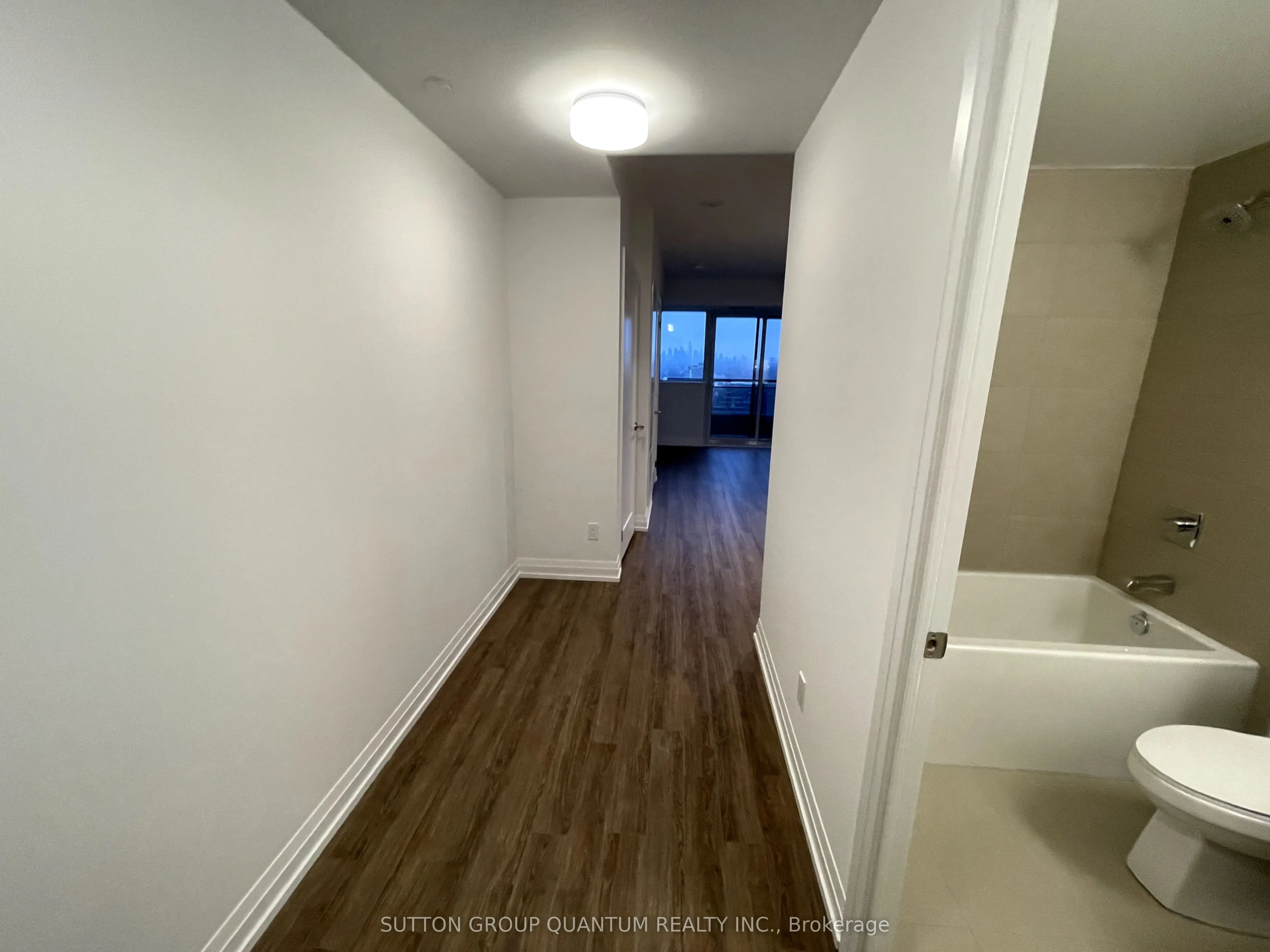 1709 - 286 Main Street, #09