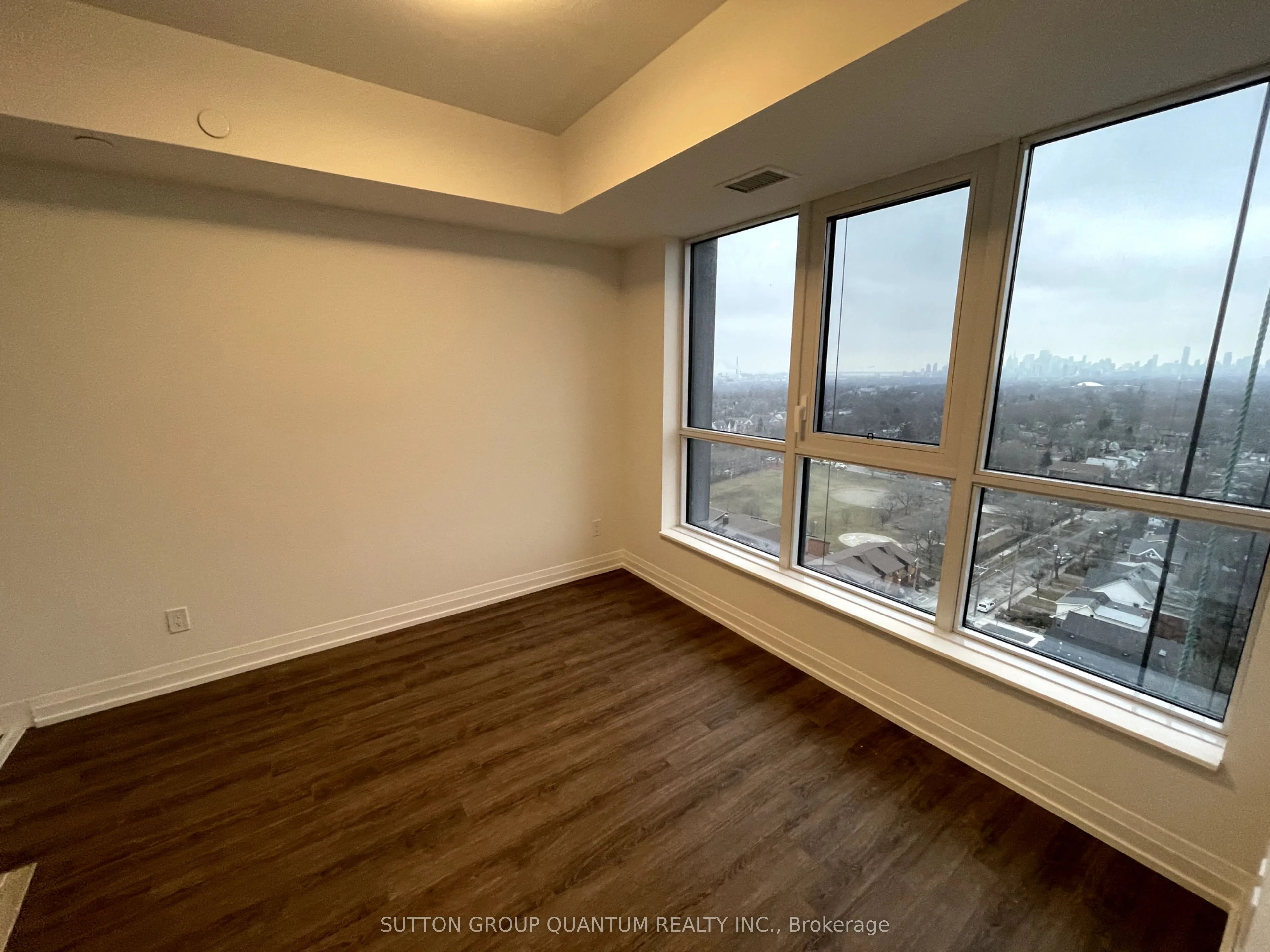 1709 - 286 Main Street, #09
