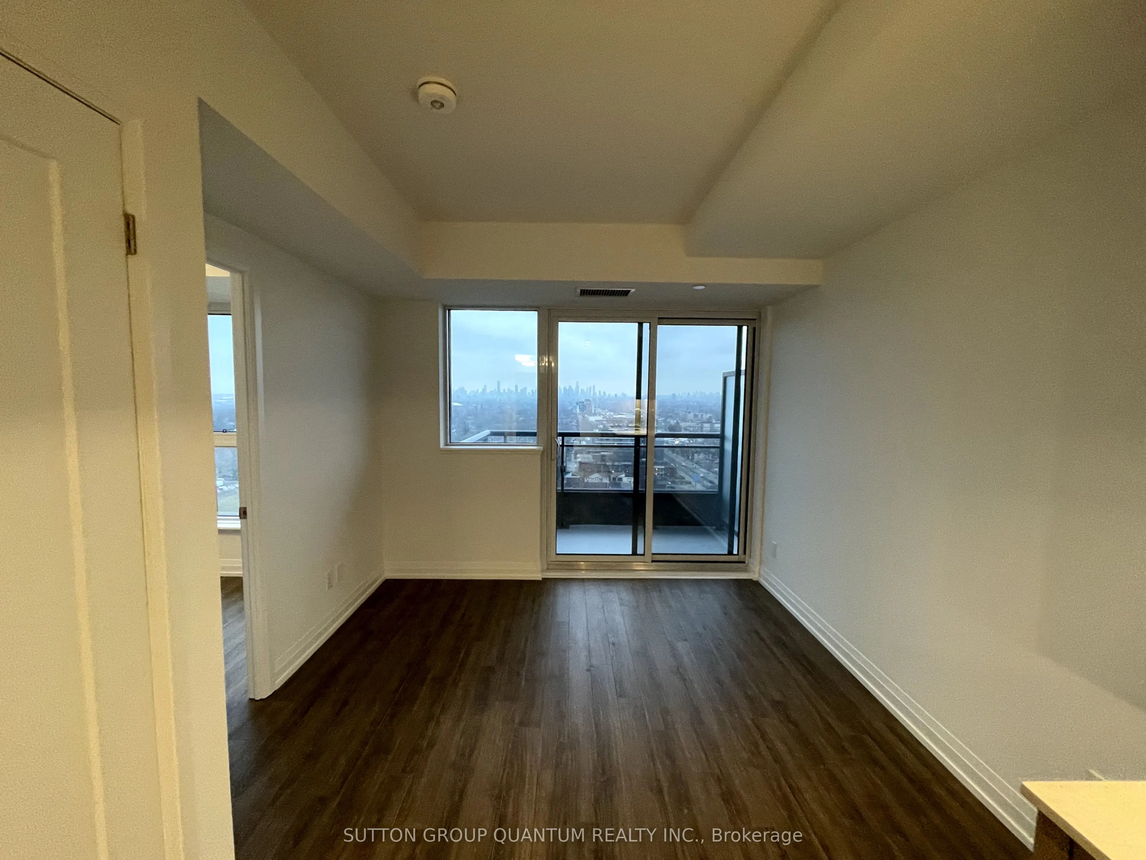 1709 - 286 Main Street, #09