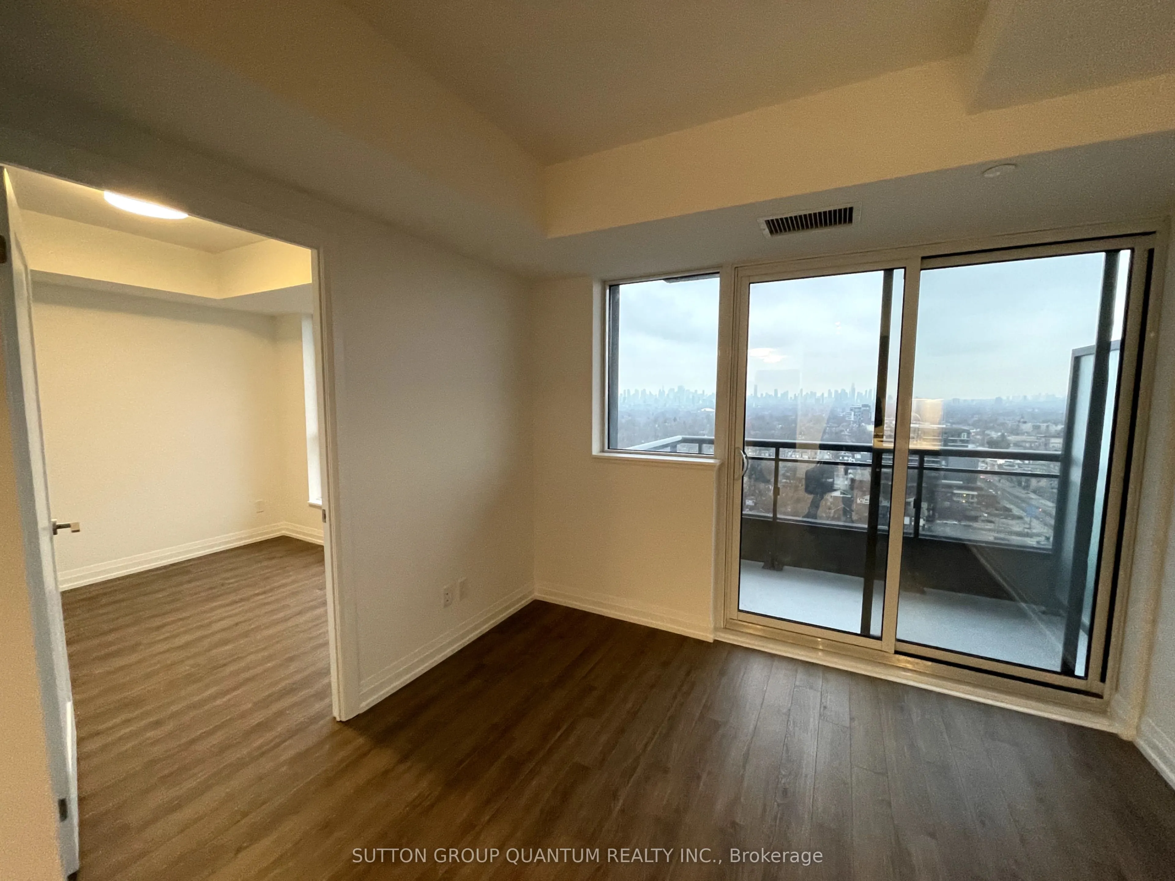 1709 - 286 Main Street, #09