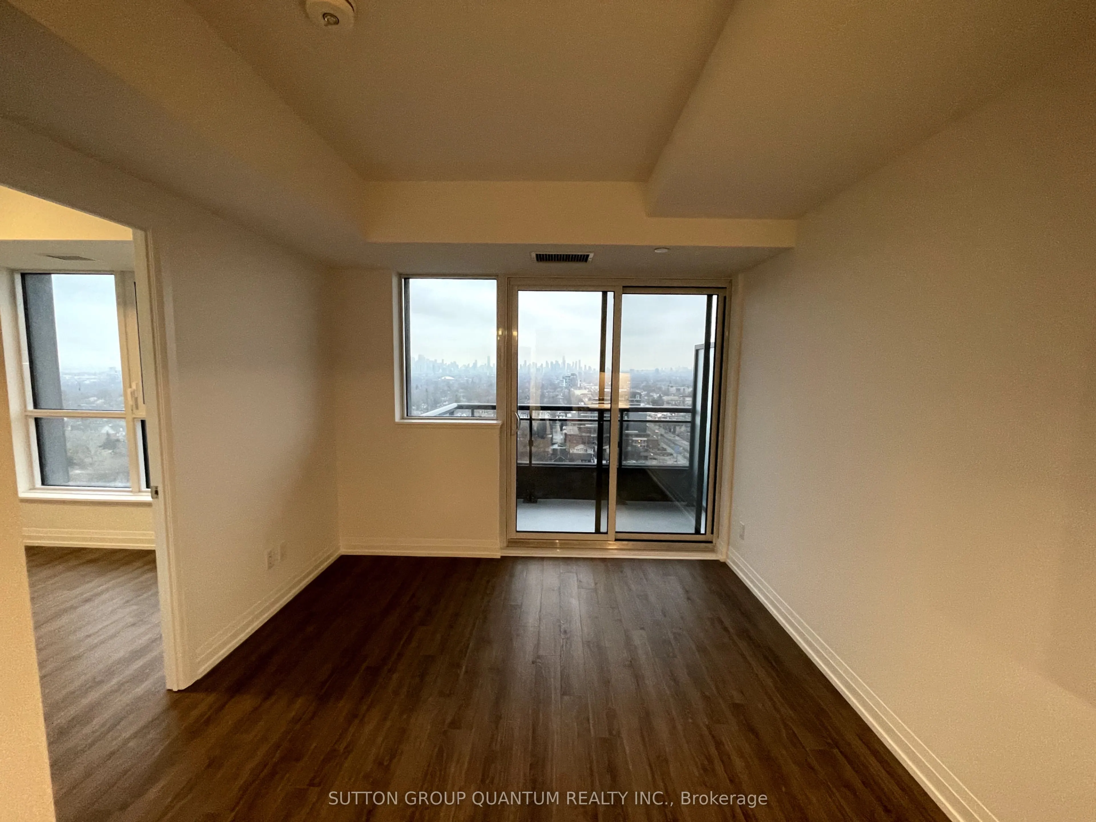 1709 - 286 Main Street, #09