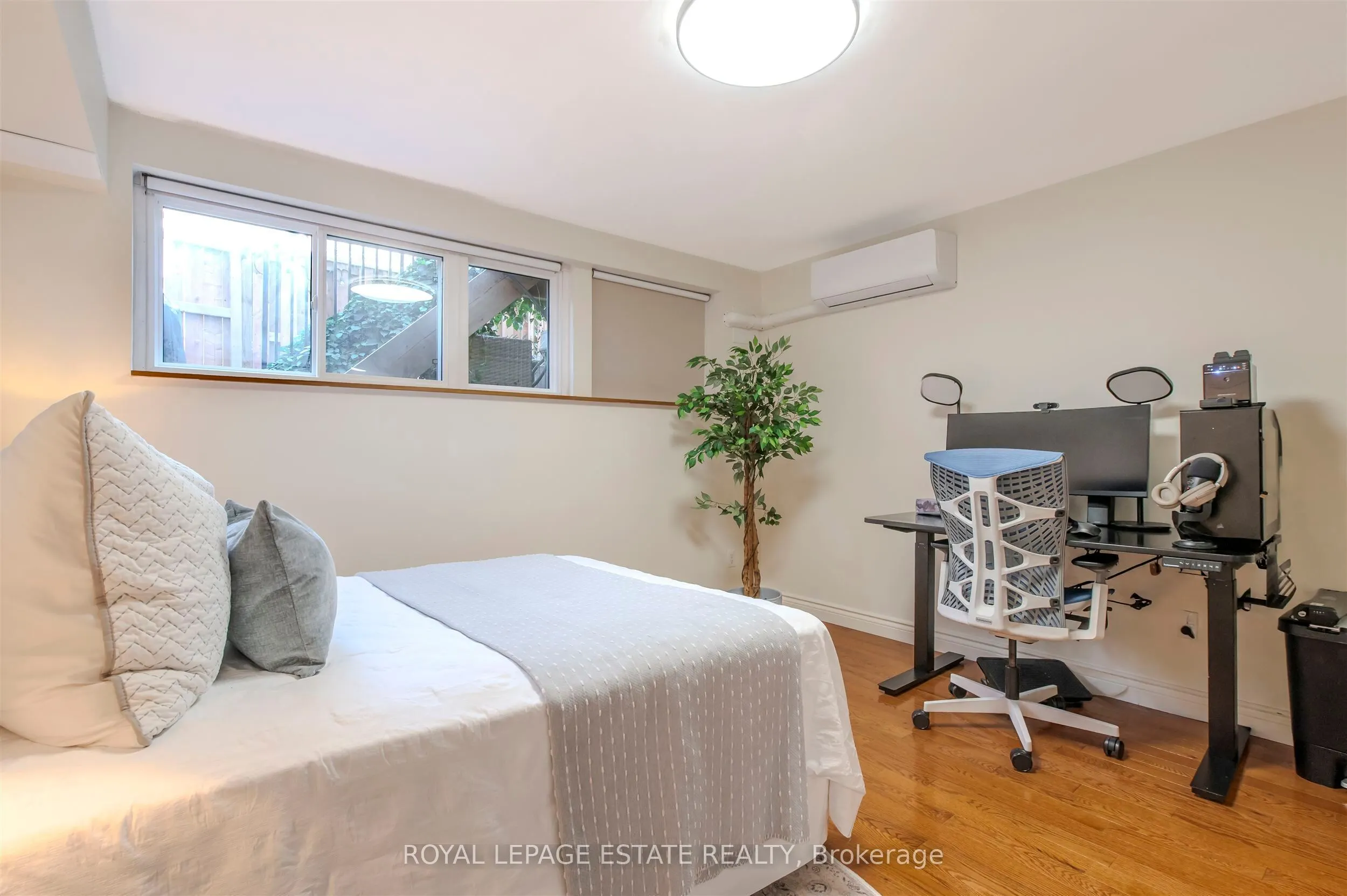 1209 Queen Street E, #32