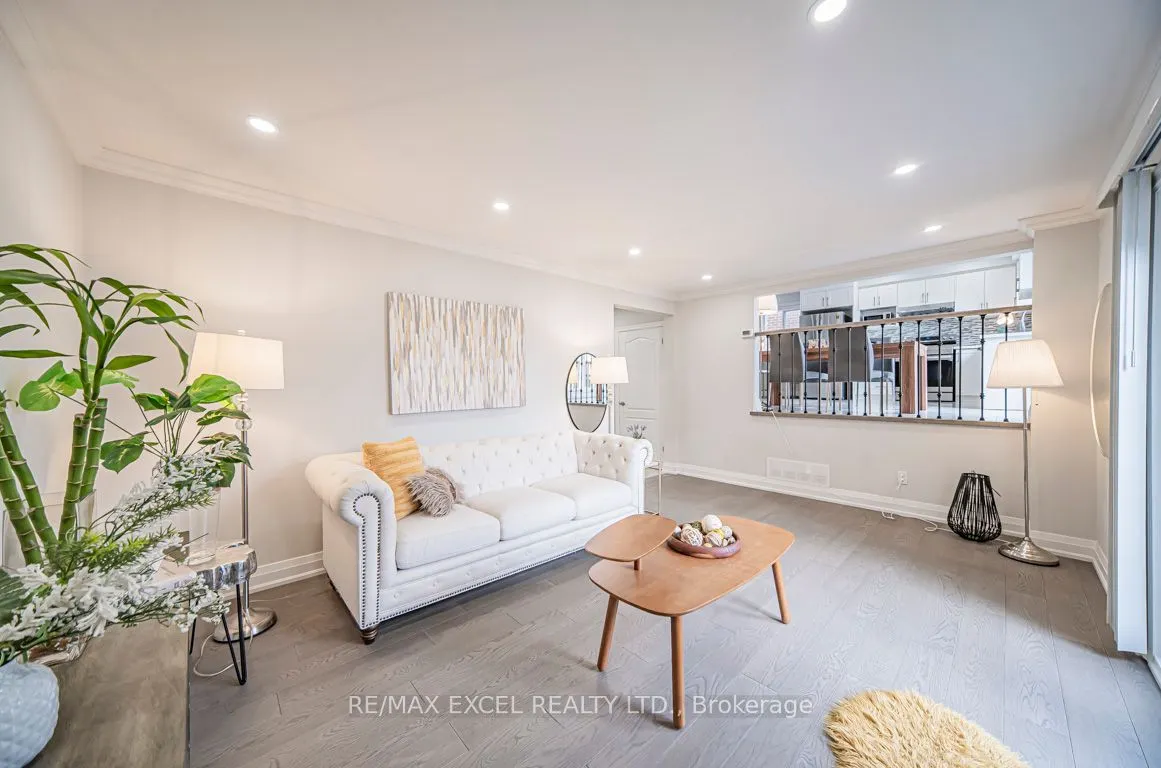 106 Alexmuir Boulevard