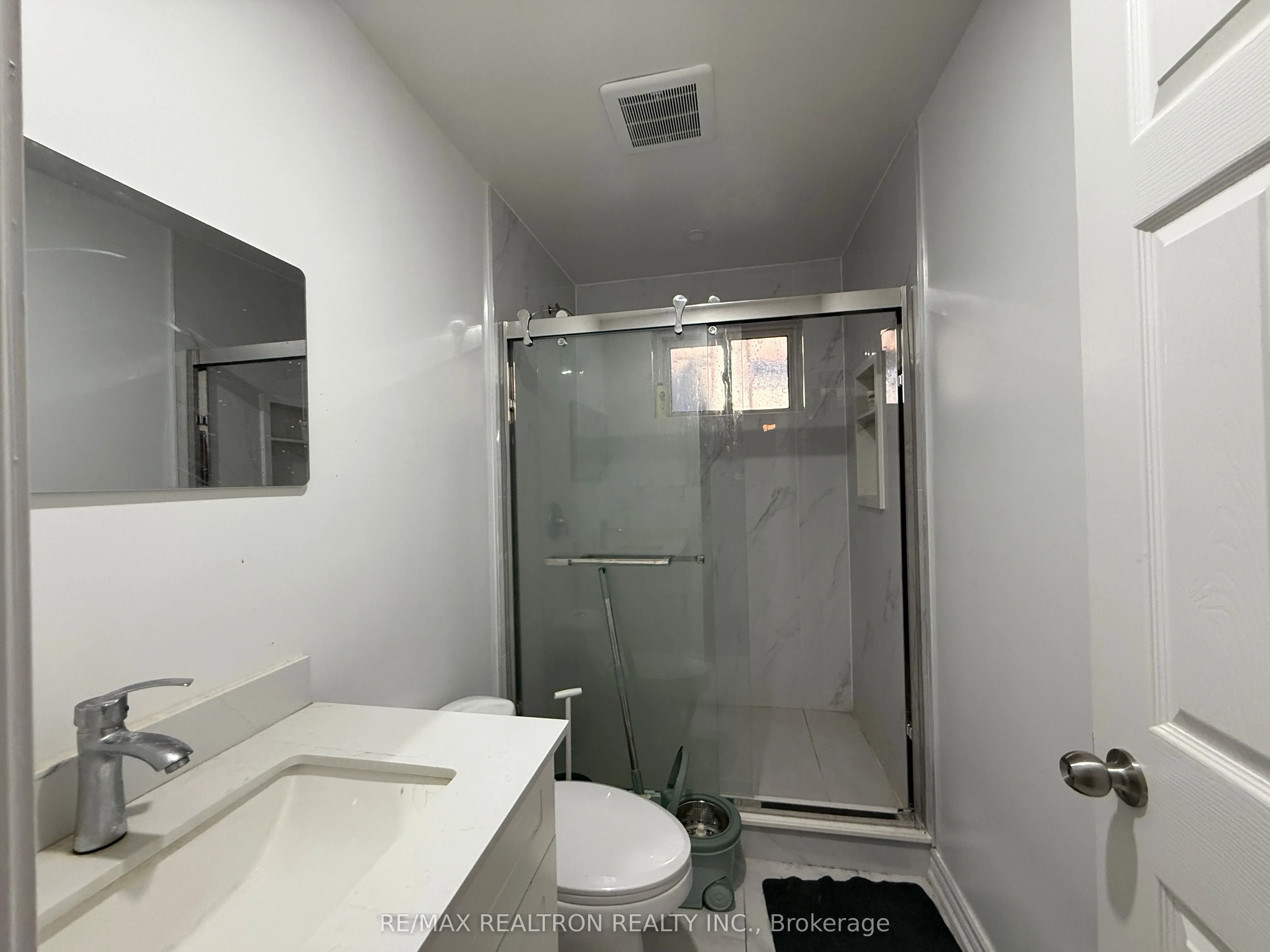 34 Iangrove Terrace, #Main Floor