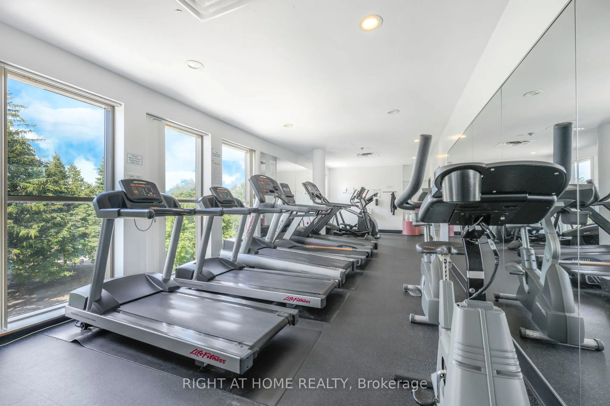 2466 Eglinton Avenue E, #707