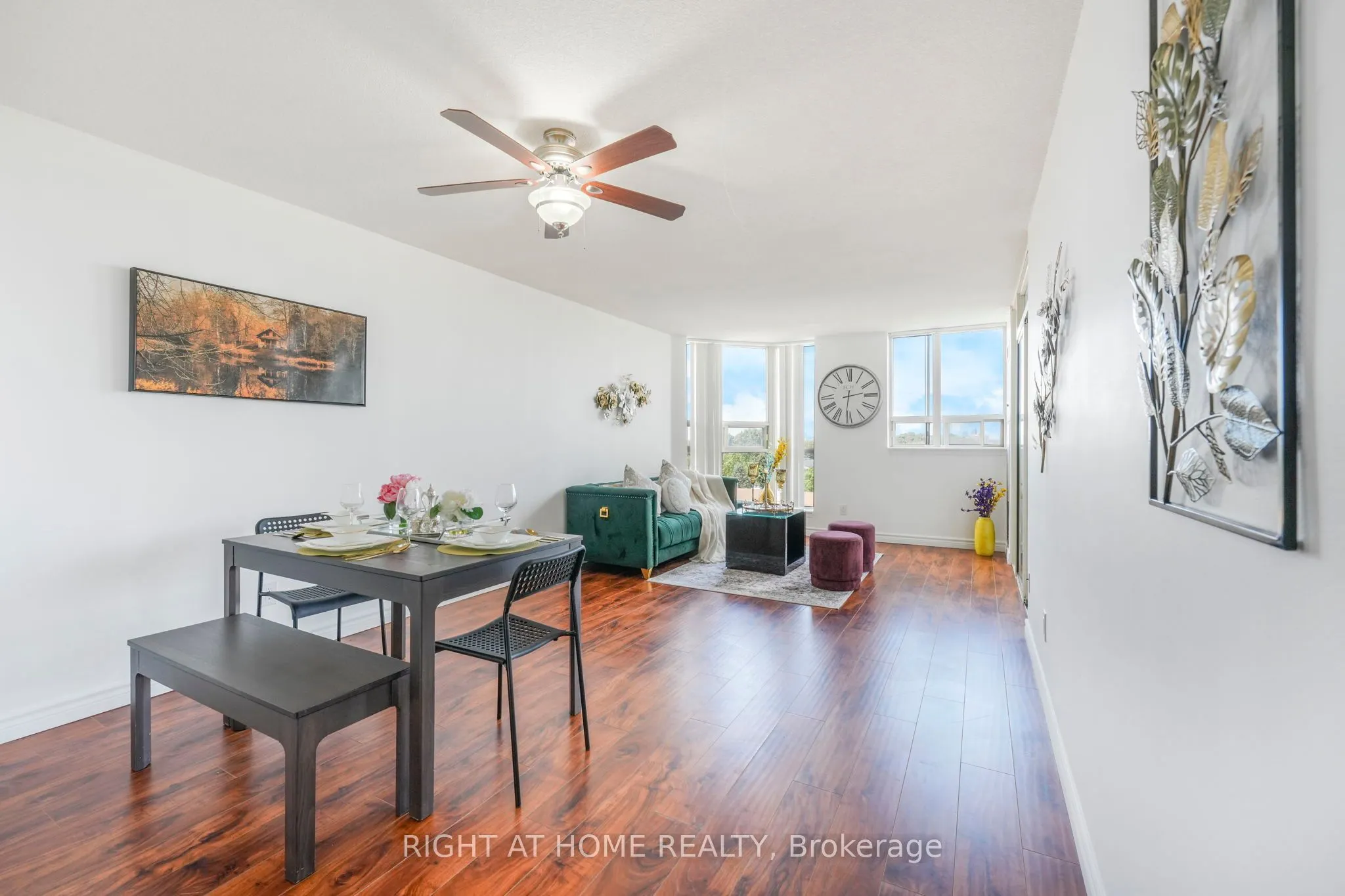 2466 Eglinton Avenue E, #707