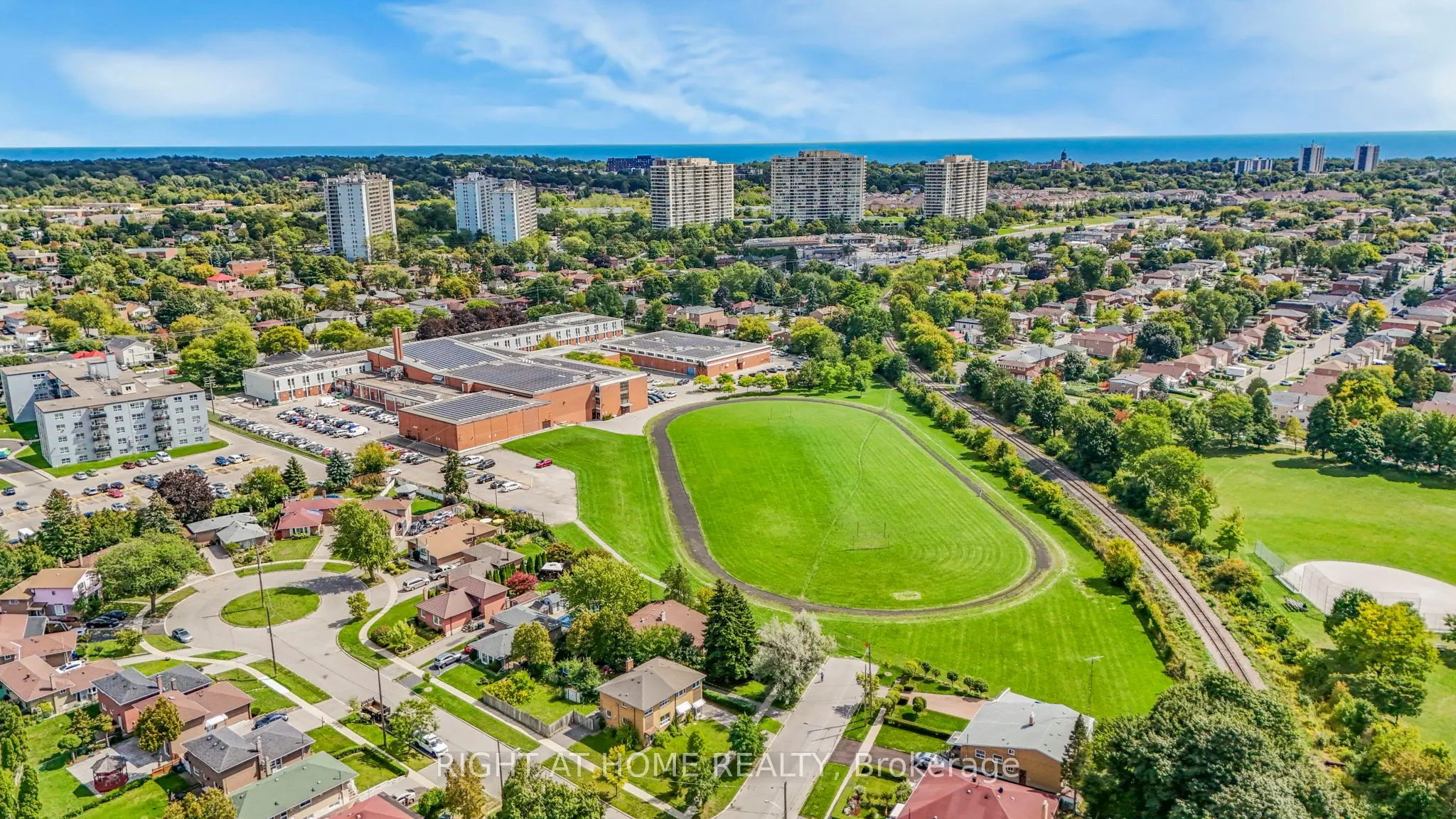 2466 Eglinton Avenue E, #707