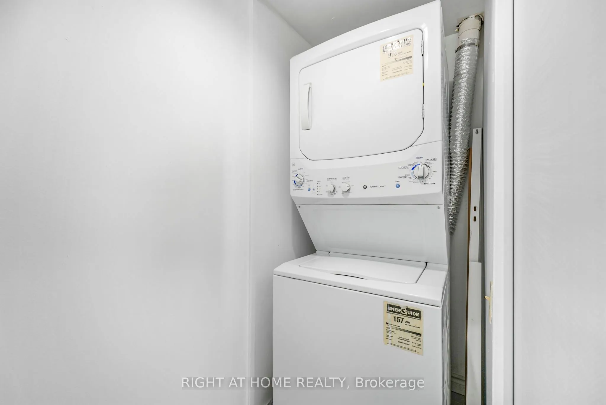 2466 Eglinton Avenue E, #707