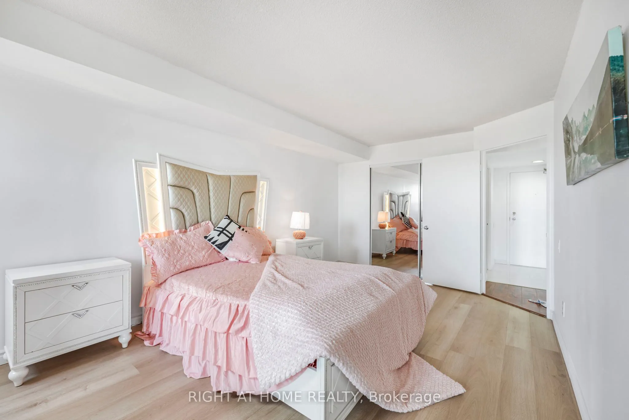 2466 Eglinton Avenue E, #707