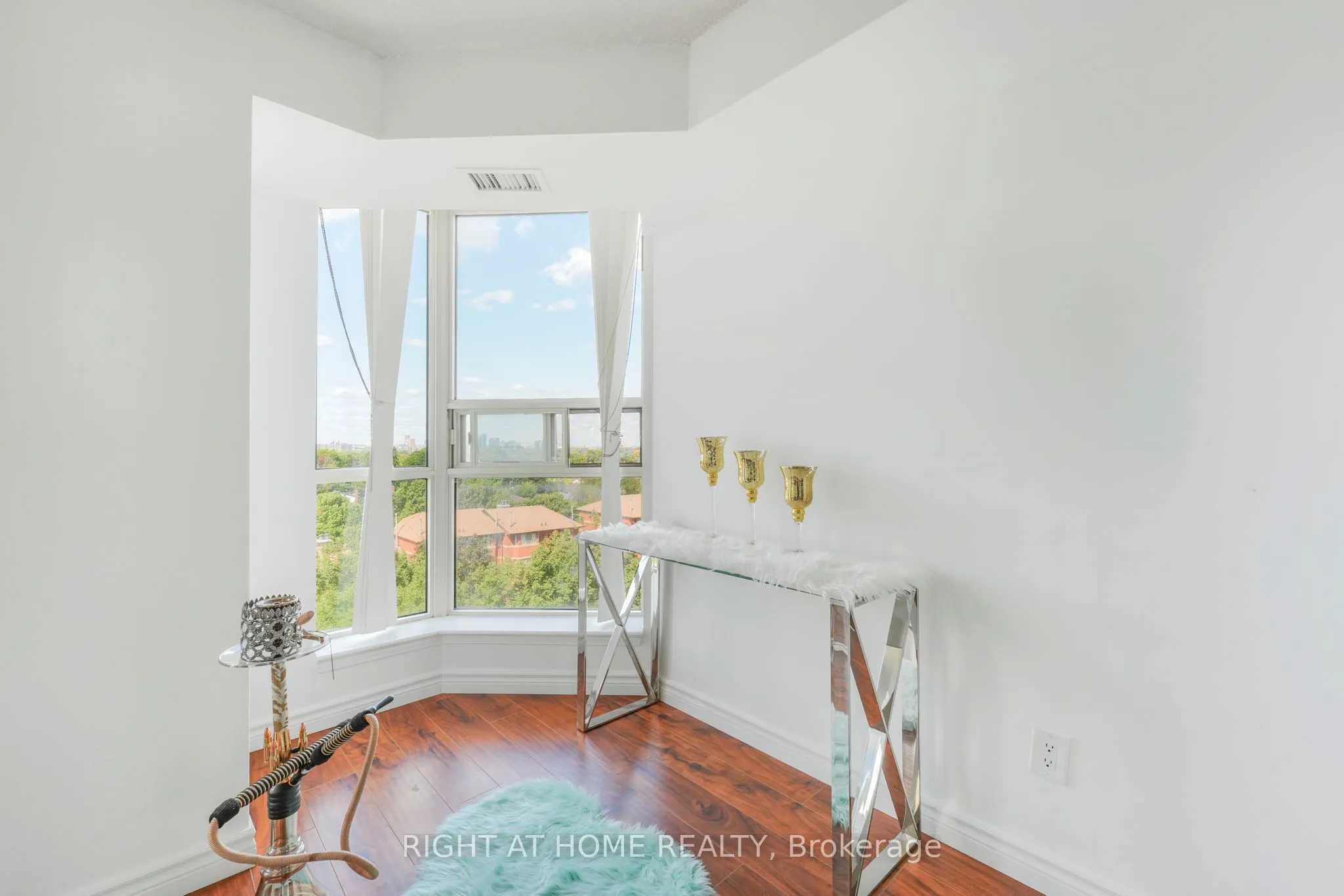 2466 Eglinton Avenue E, #707