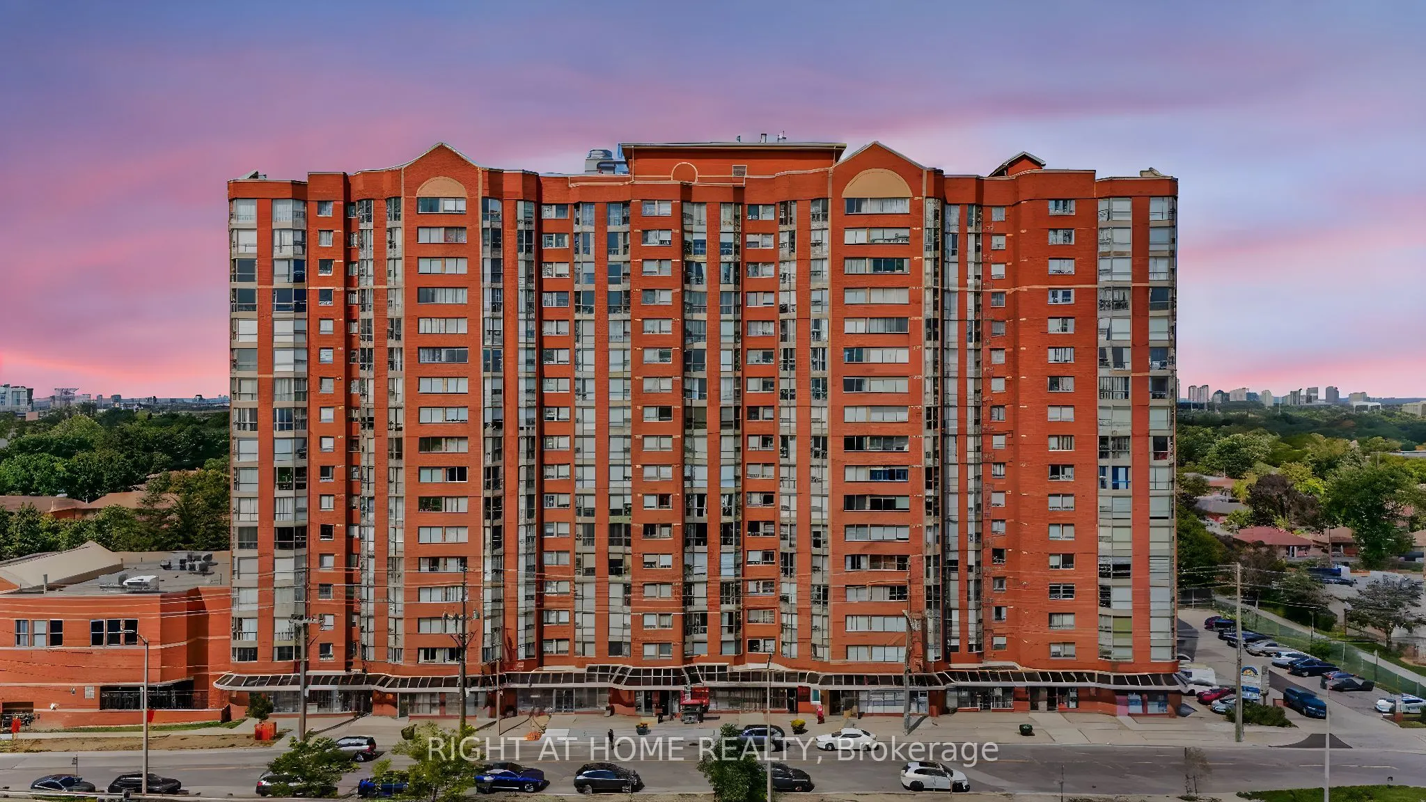 2466 Eglinton Avenue E, #707