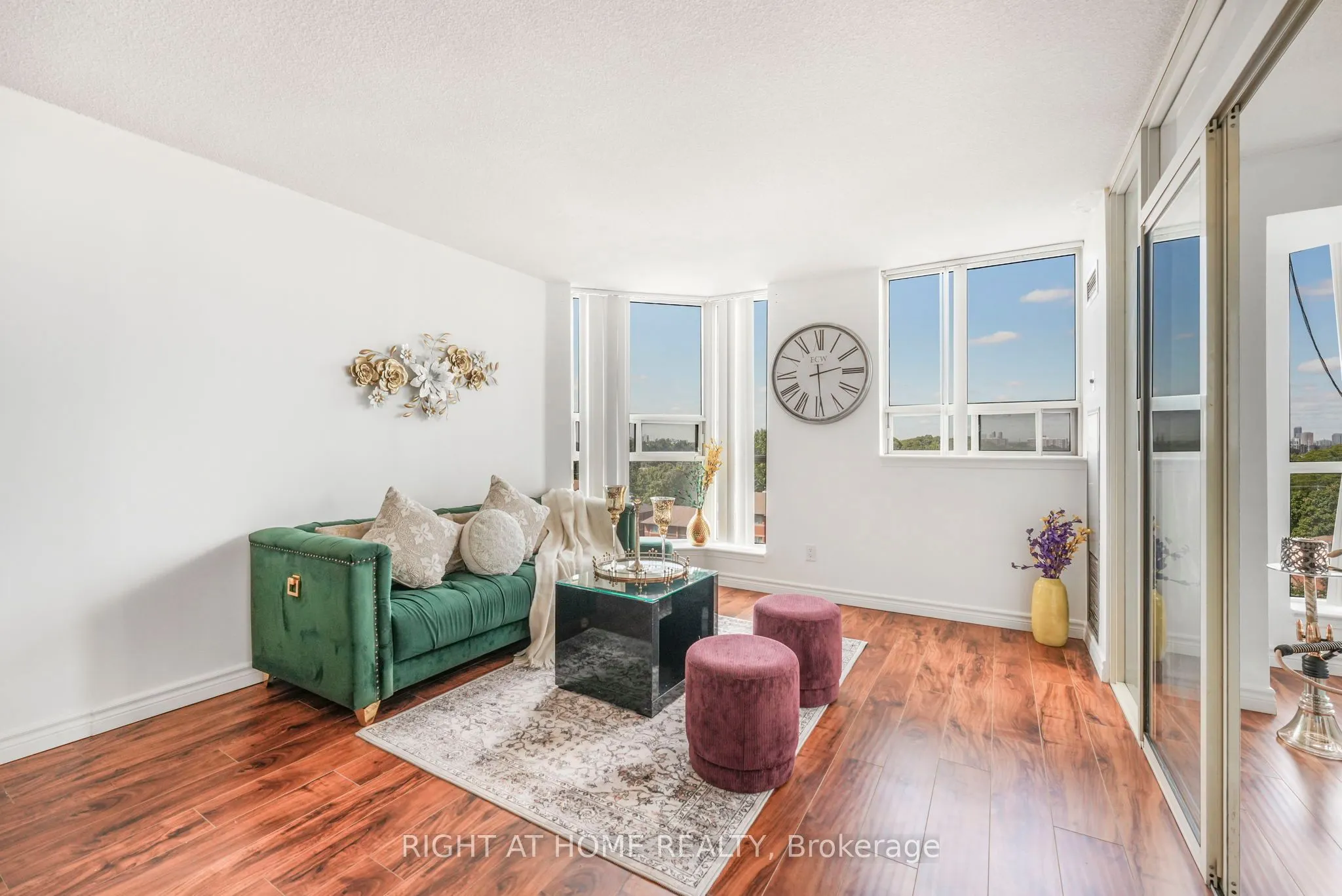2466 Eglinton Avenue E, #707