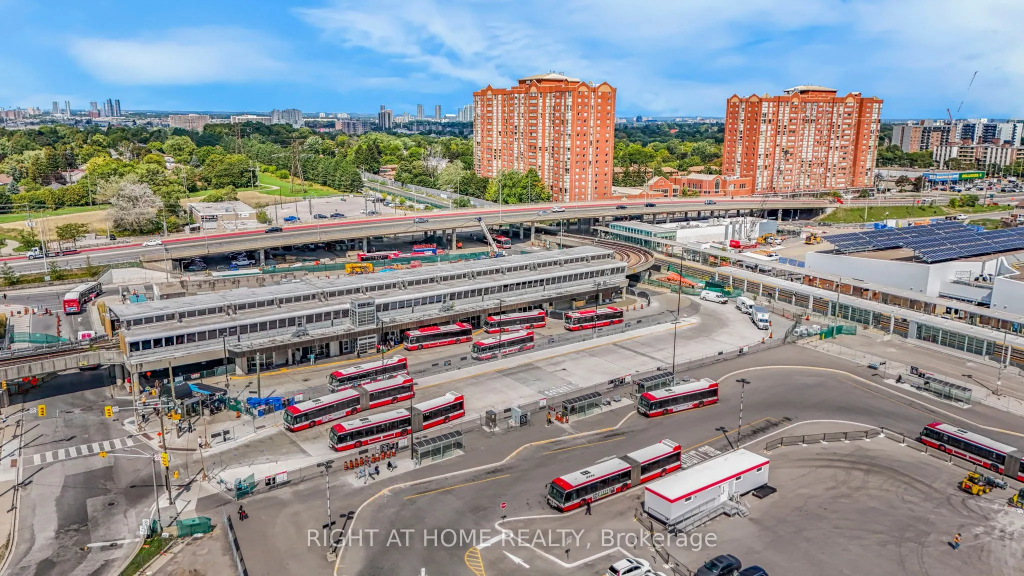 2466 Eglinton Avenue E, #707
