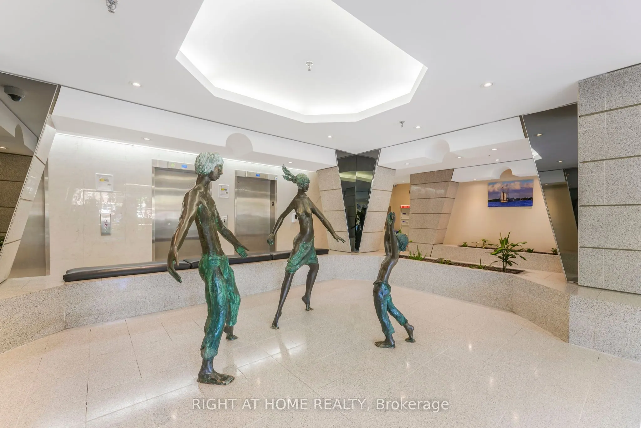 2466 Eglinton Avenue E, #707
