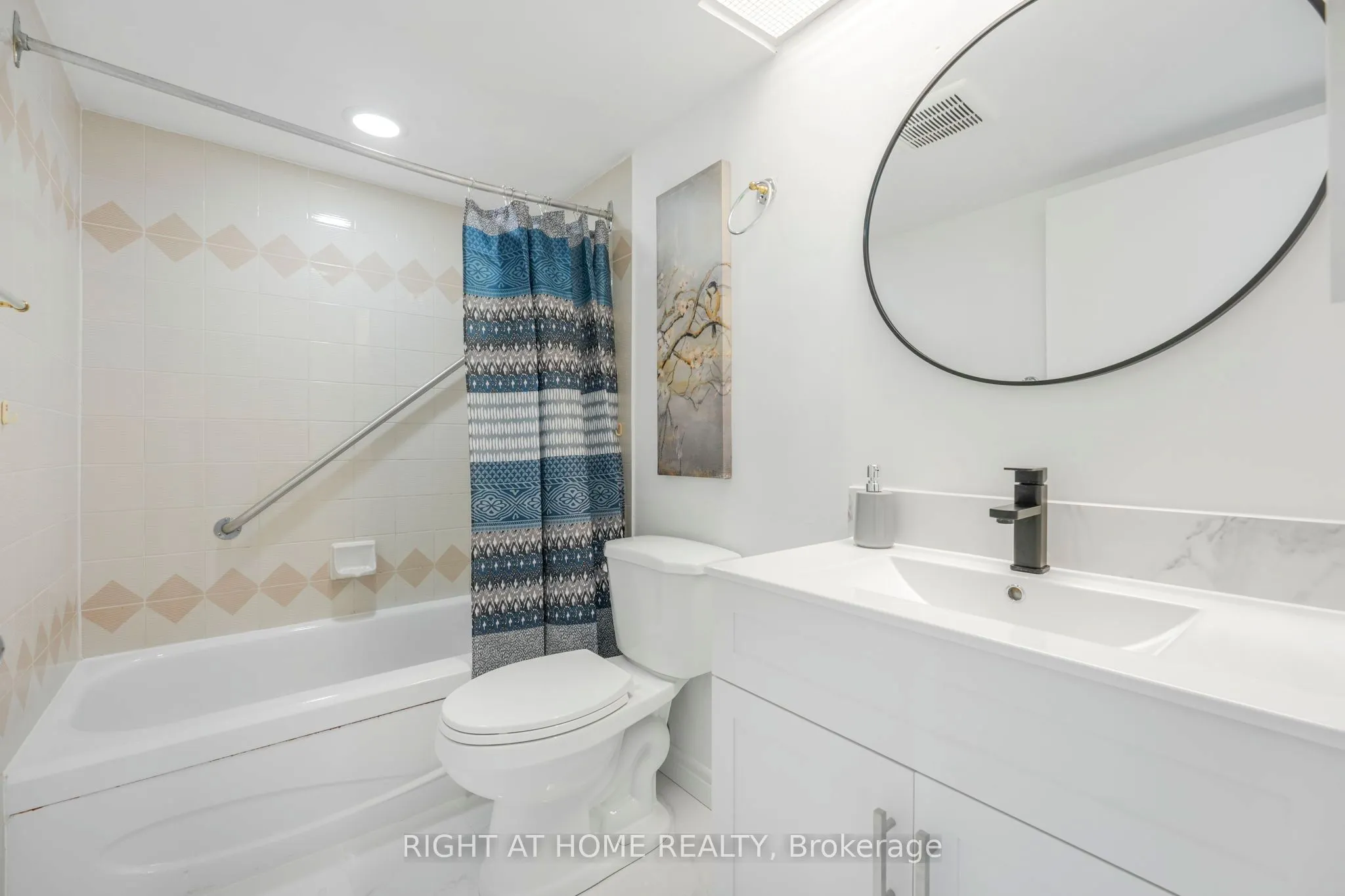 2466 Eglinton Avenue E, #707