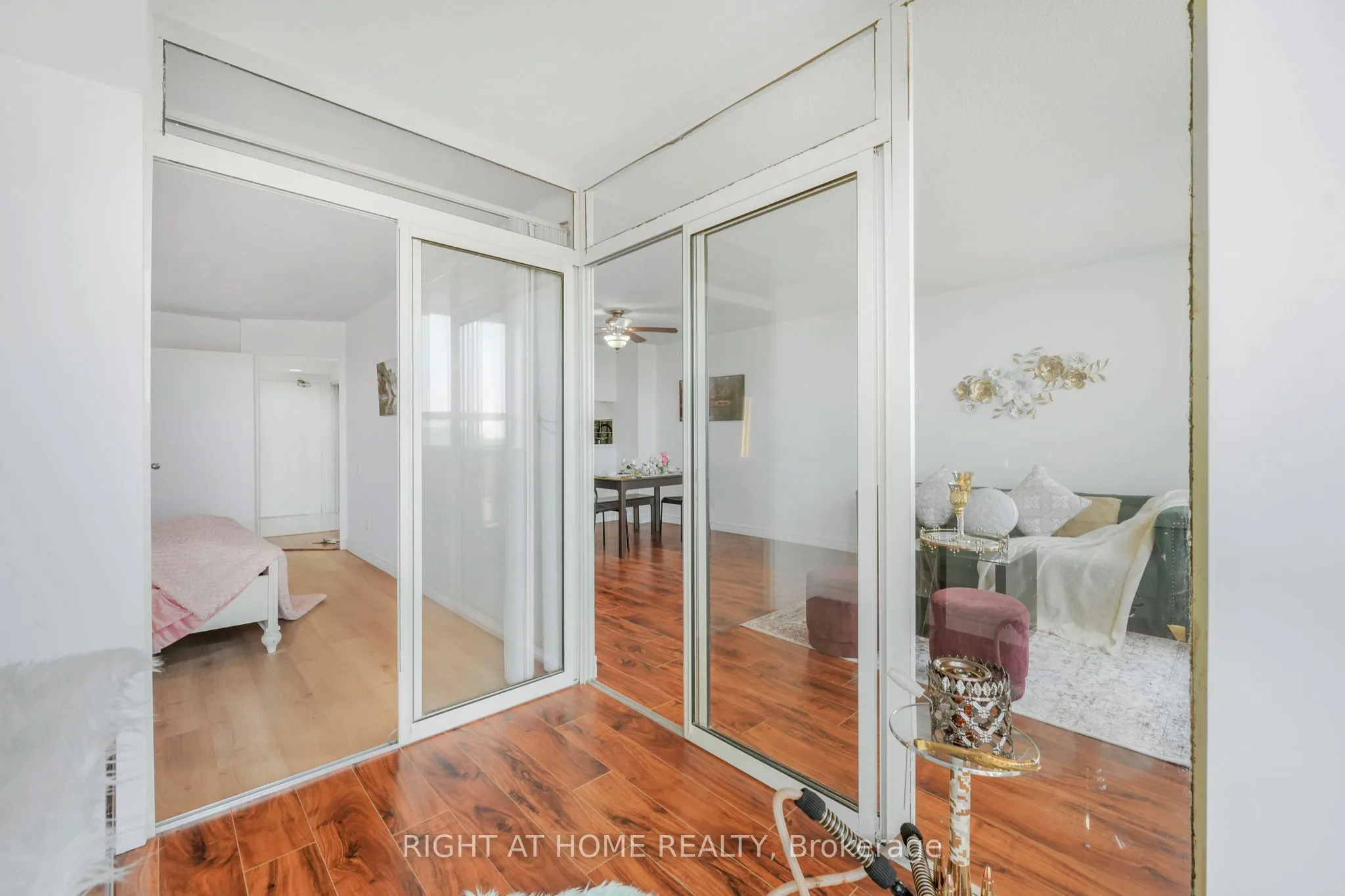 2466 Eglinton Avenue E, #707