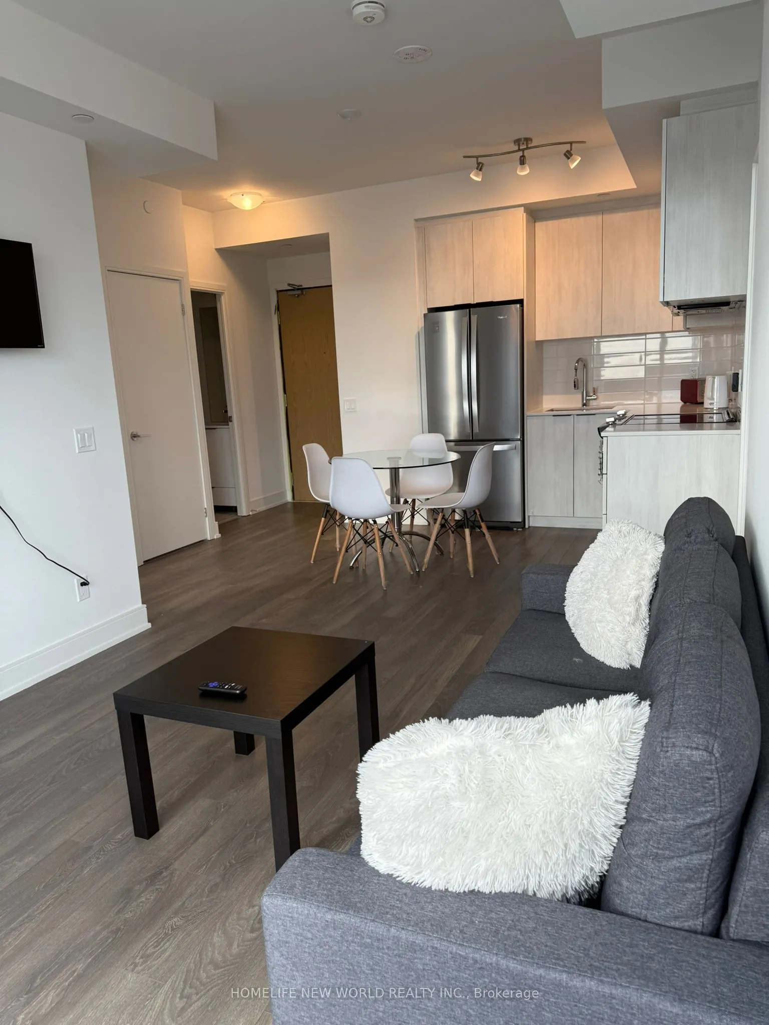 1350 Ellesmere Road, #912