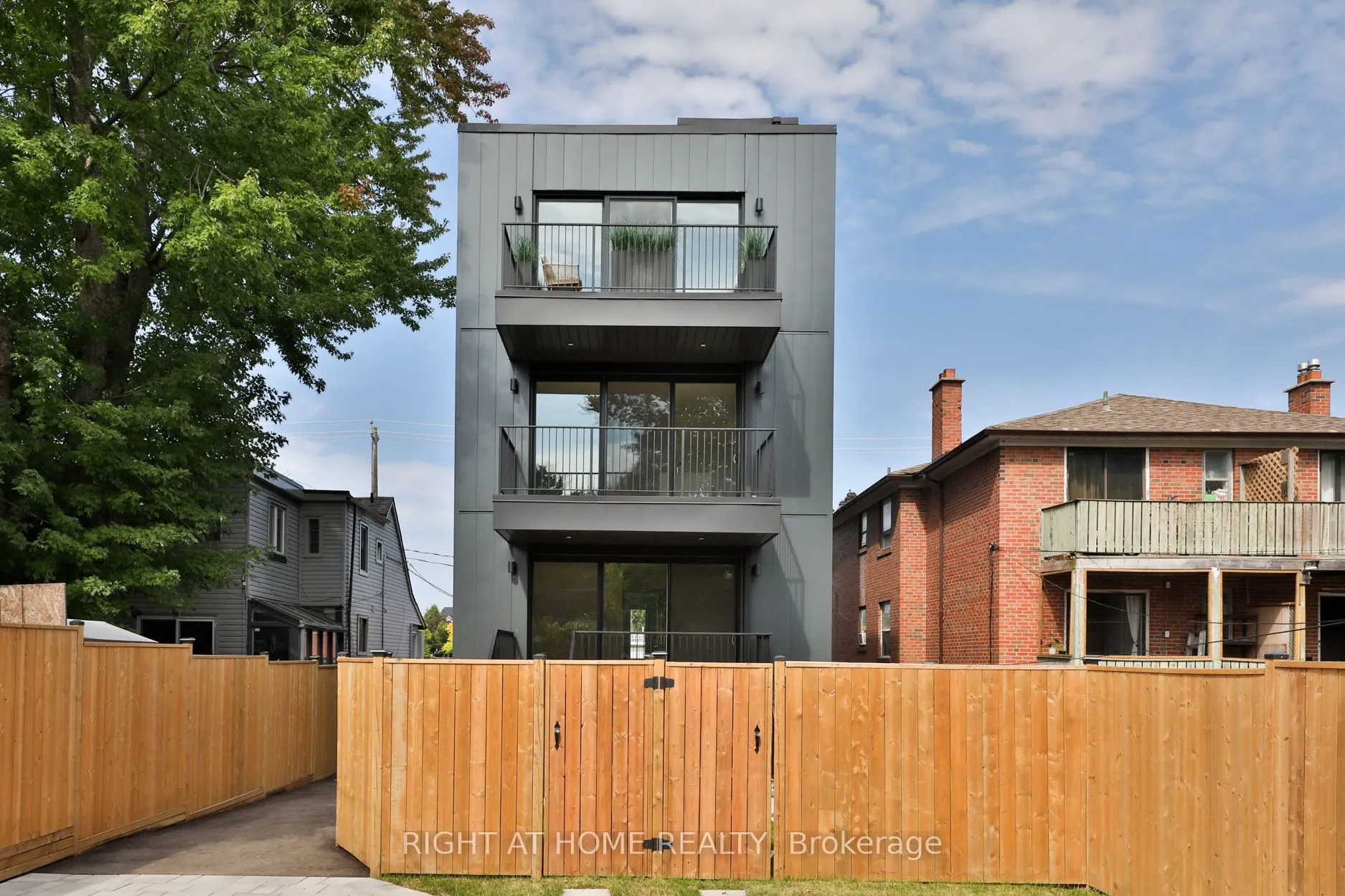 2343 Gerrard Street E, #Sky
